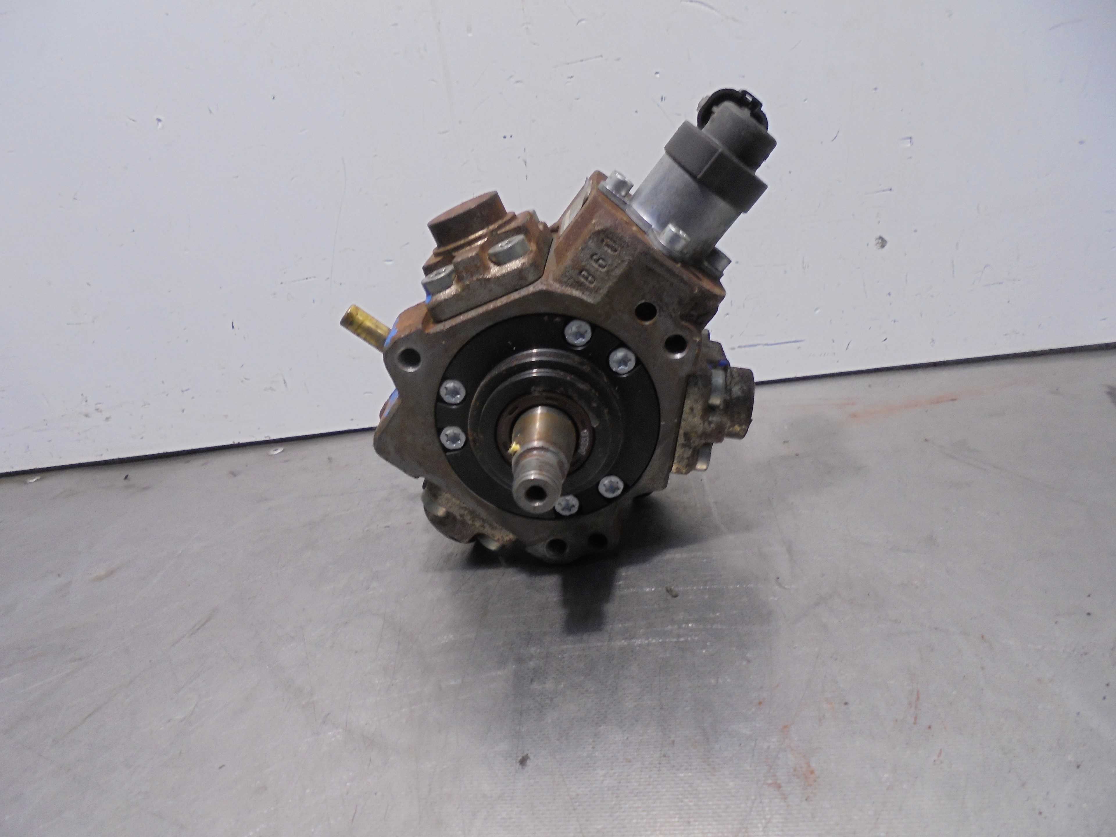 Recambio de bomba inyeccion para peugeot 207 1.4 hdi referencia OEM IAM 9683703780 BOSCH 