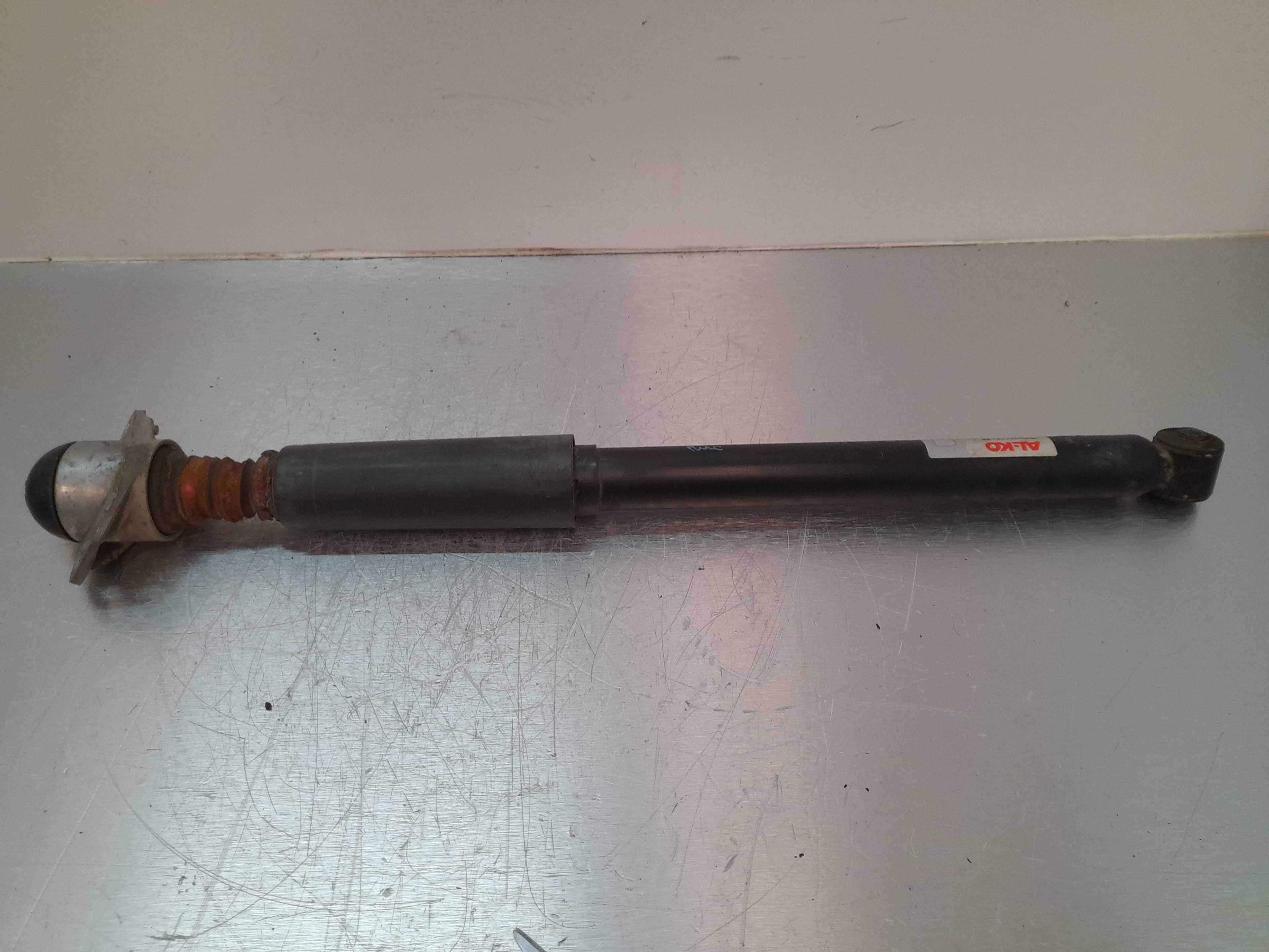 Recambio de amortiguador trasero izquierdo para volkswagen bora berlina (1j2) referencia OEM IAM 106703  