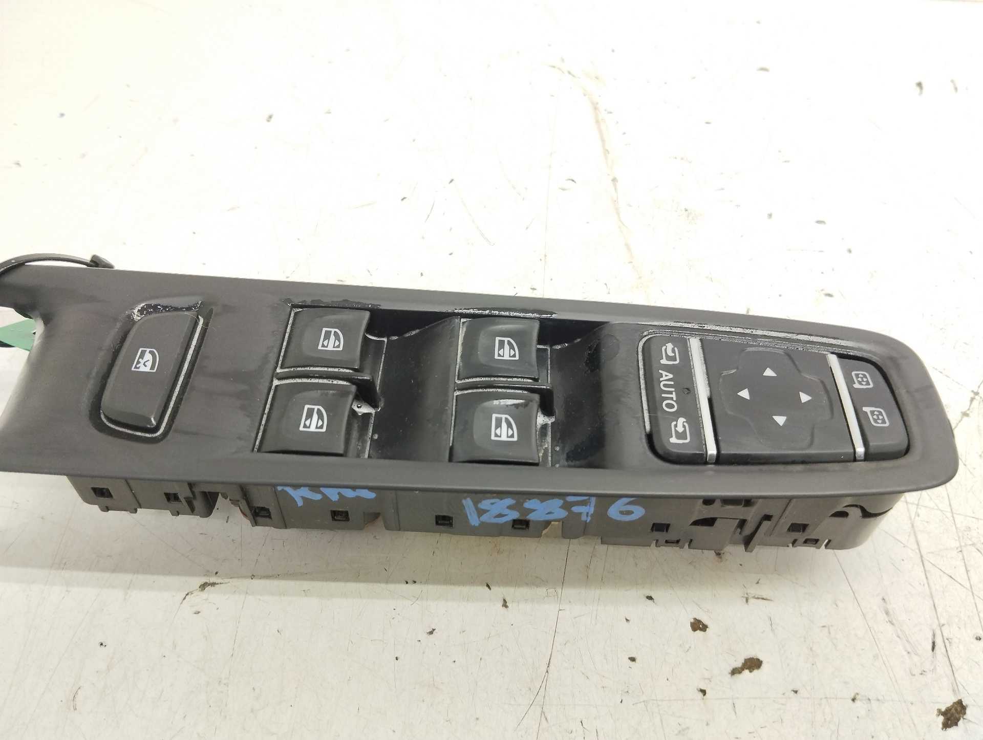Recambio de mando elevalunas delantero izquierdo para renault clio iv zen referencia OEM IAM 255702886R 10132829 