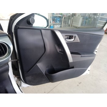 Recambio de guarnecido puerta delantera derecha para toyota auris hybrid active referencia OEM IAM   