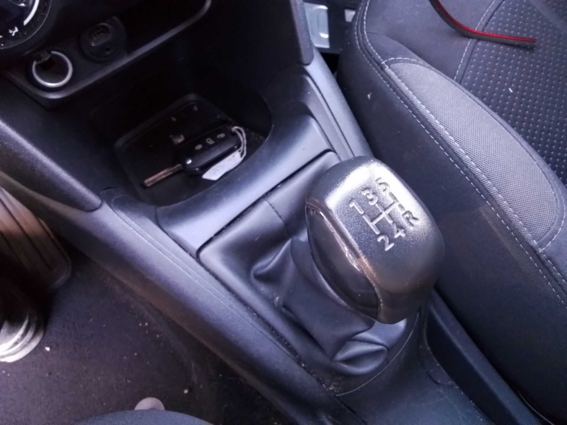 Recambio de palanca cambio para peugeot 208 1.4 hdi fap referencia OEM IAM   
