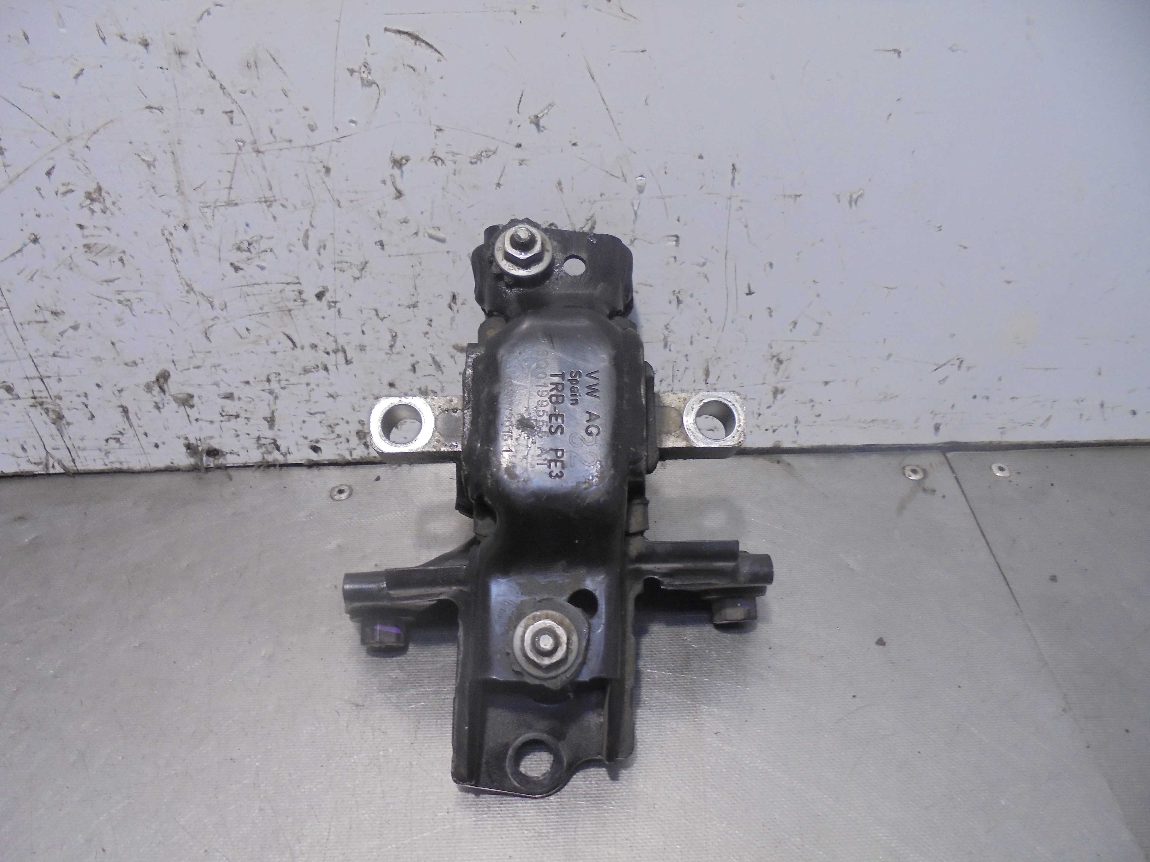 Recambio de soporte motor izquierdo para volkswagen polo (6r1) 1.4 tdi referencia OEM IAM 6Q0199555AT  