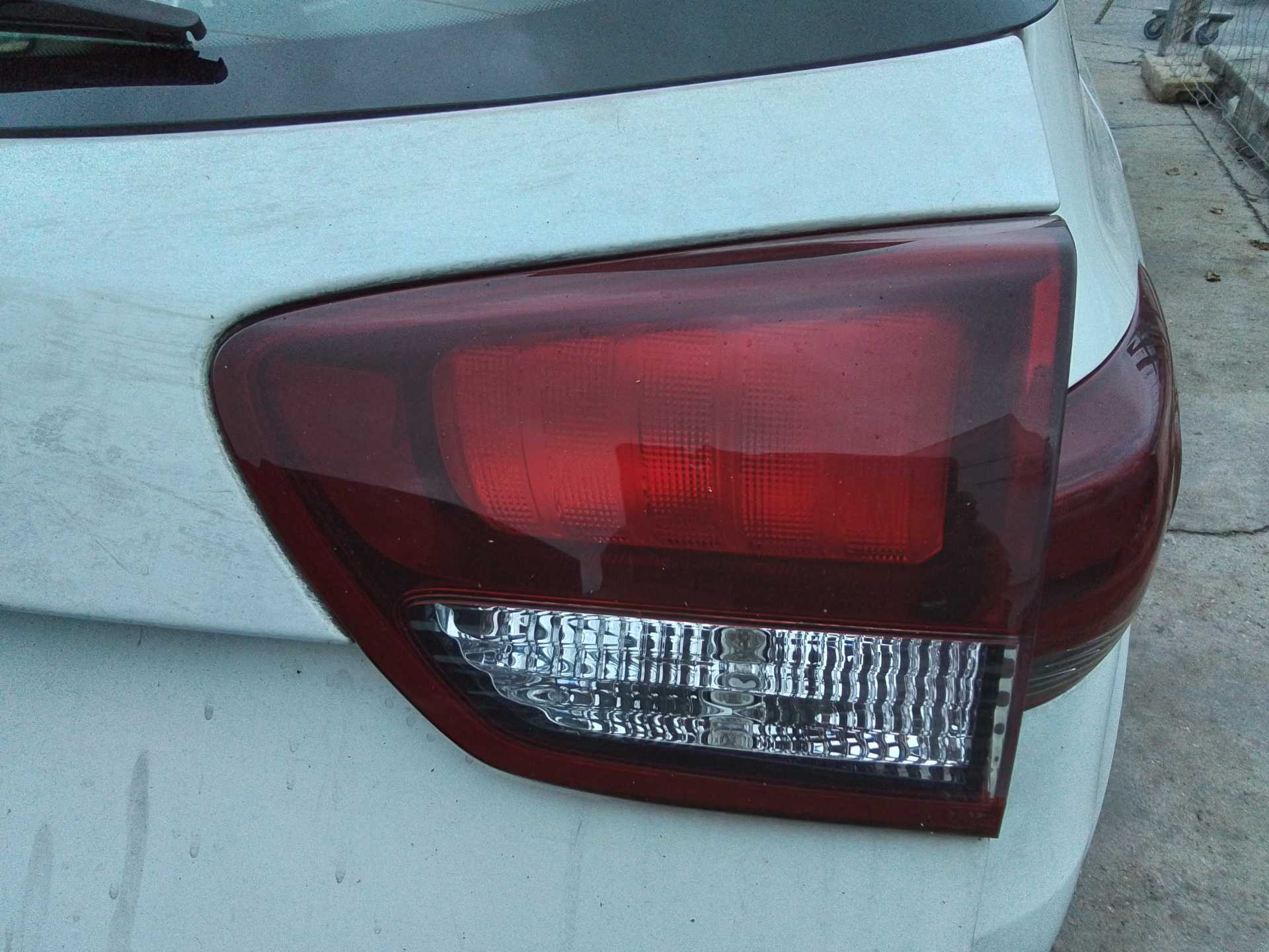 Recambio de piloto porton trasero derecho para kia carens ( ) basic referencia OEM IAM 92404A4 SEOGU 
