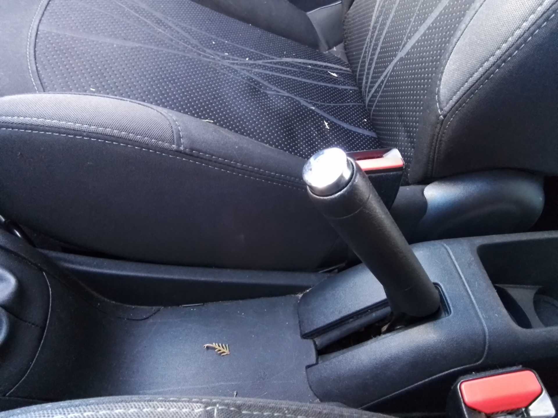Recambio de palanca freno para peugeot 208 1.4 hdi fap referencia OEM IAM   