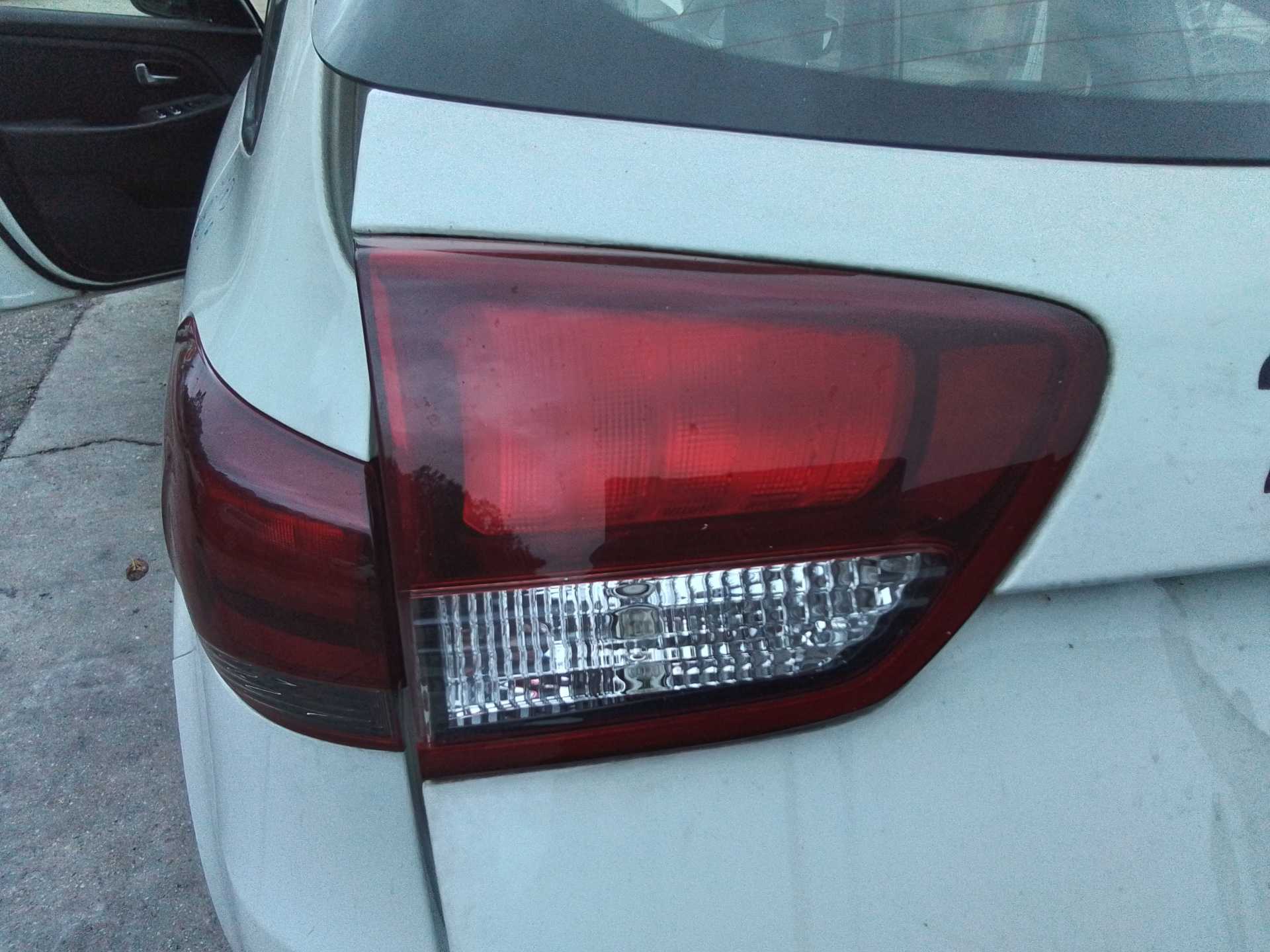 Recambio de piloto porton trasero izquierdo para kia carens ( ) basic referencia OEM IAM 92403A4 SEOGU 