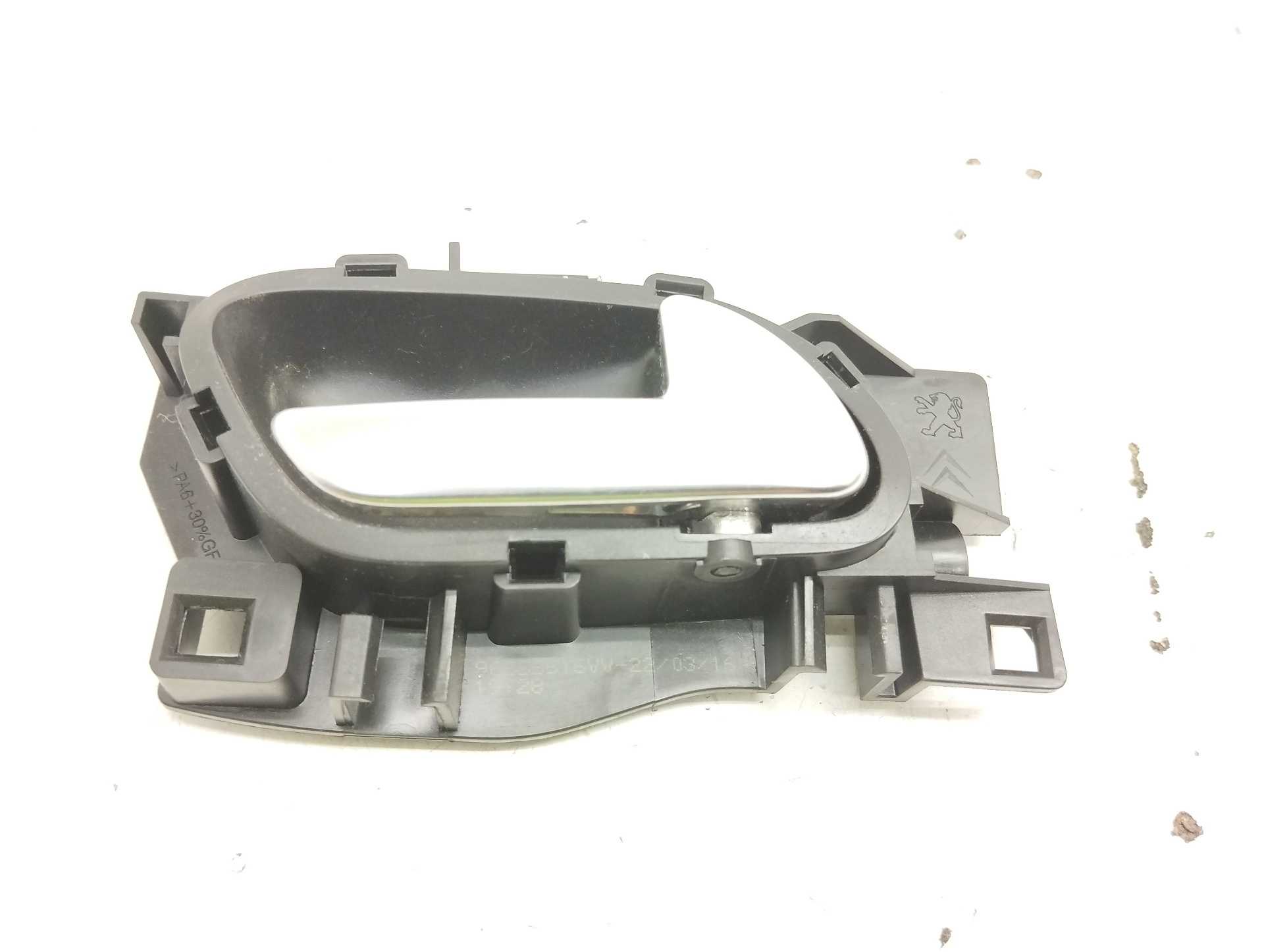 Recambio de maneta interior delantera derecha para peugeot 208 style referencia OEM IAM 96555516VV  