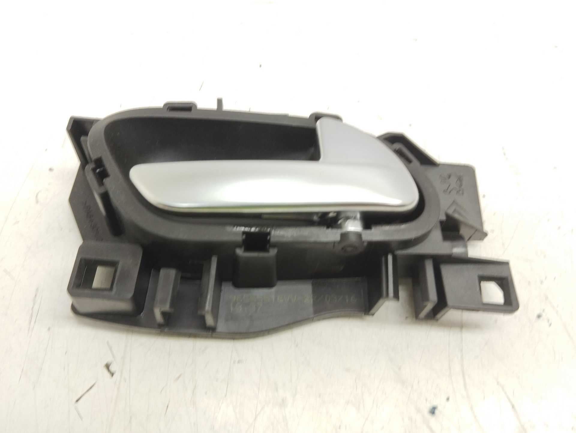 Recambio de maneta interior trasera derecha para peugeot 208 style referencia OEM IAM 96555516VV  
