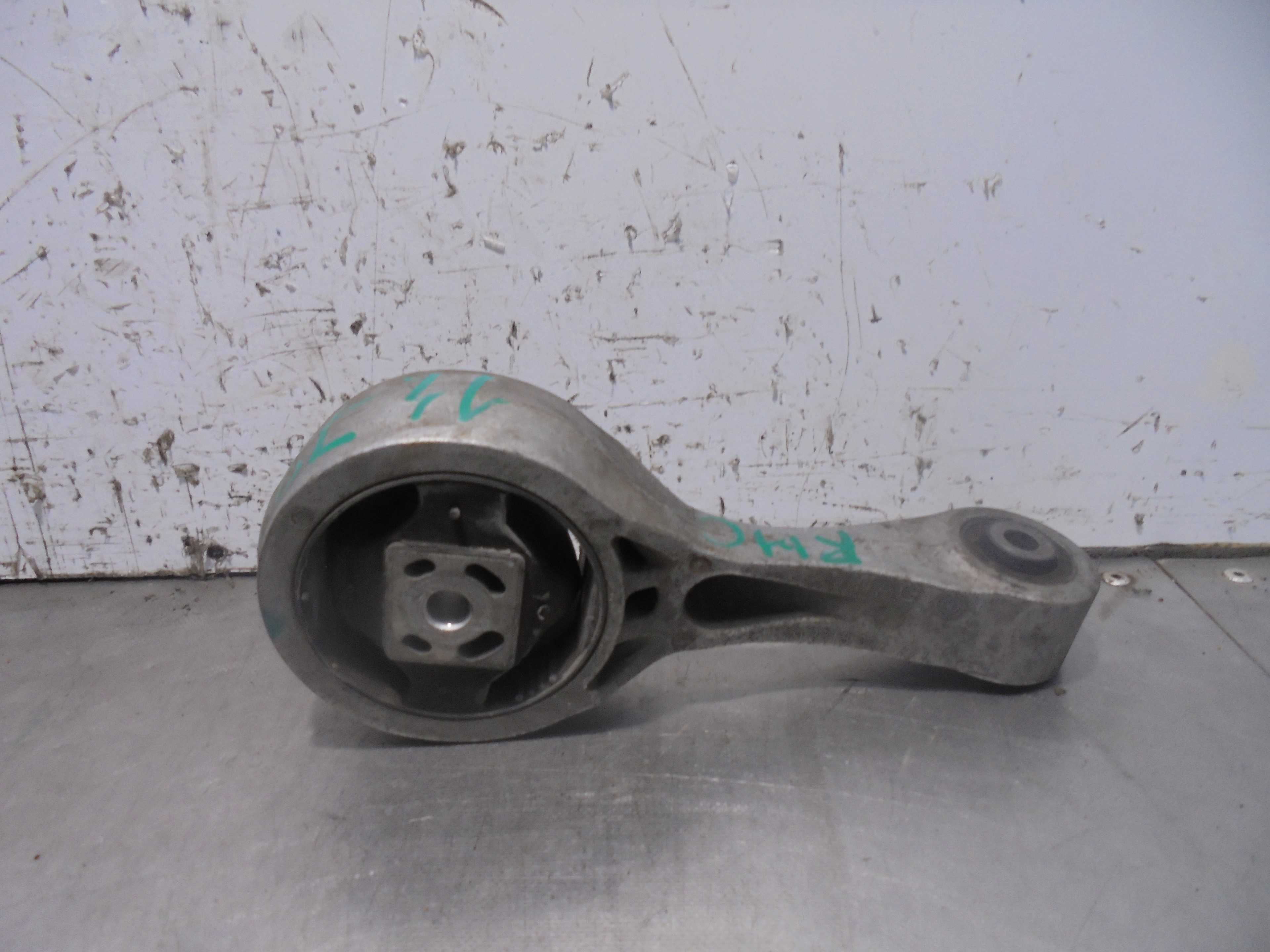 Recambio de soporte motor trasero para volkswagen polo (6r1) 1.4 tdi referencia OEM IAM 3318302227  
