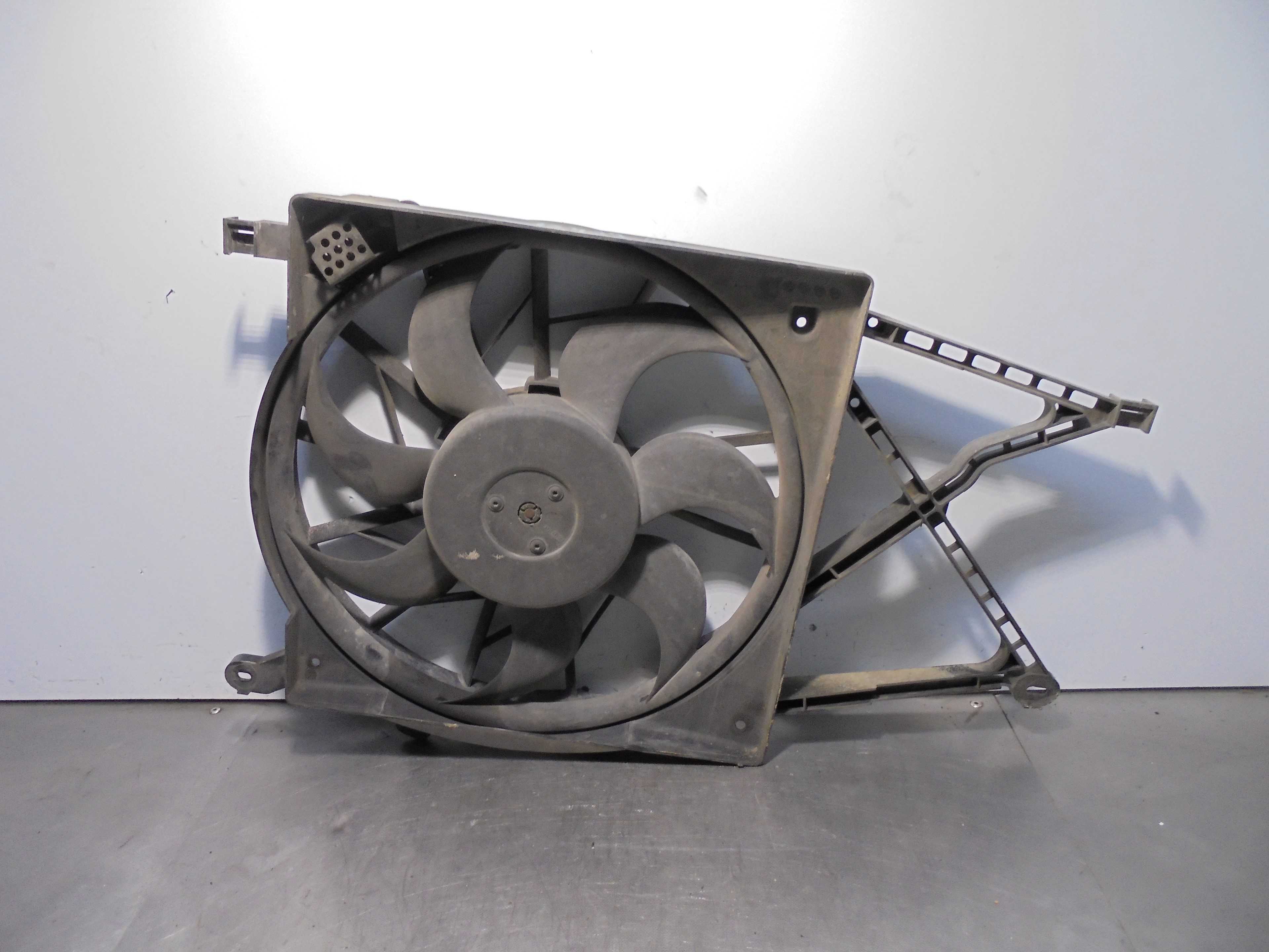 Recambio de electroventilador para opel astra g berlina club referencia OEM IAM 90570739 BOSCH 