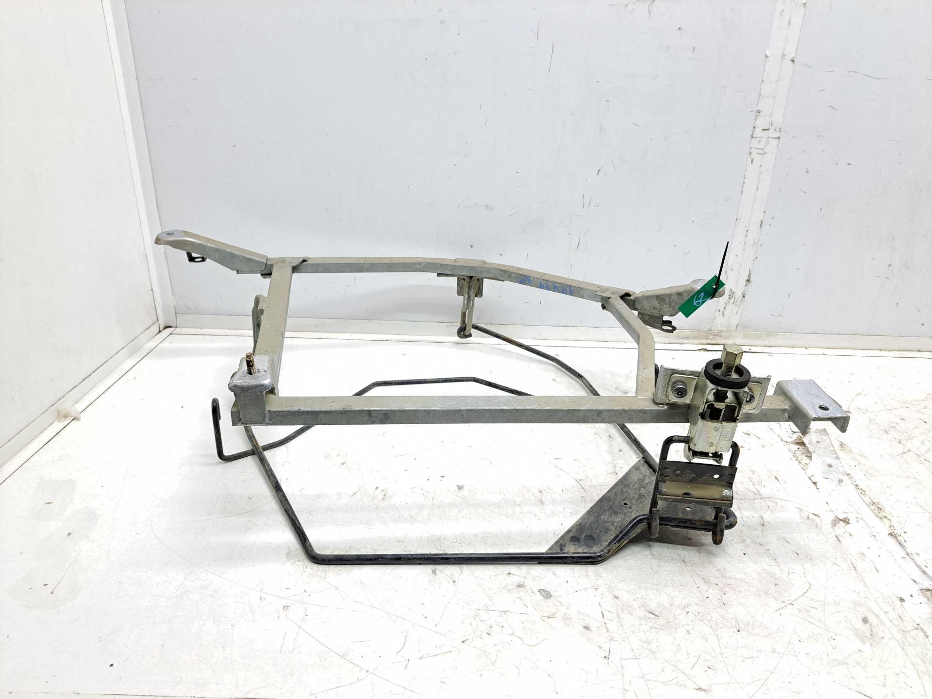 Recambio de soporte rueda repuesto para renault scenic iv zen referencia OEM IAM   