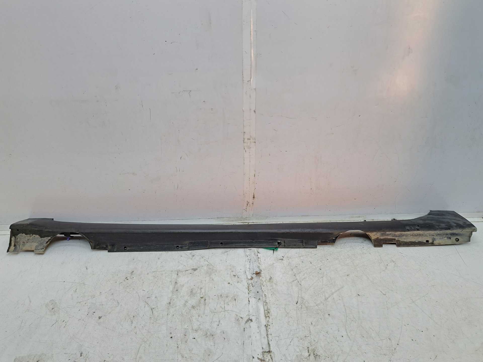 Recambio de faldon lateral para renault scenic iv zen referencia OEM IAM 764199691R  