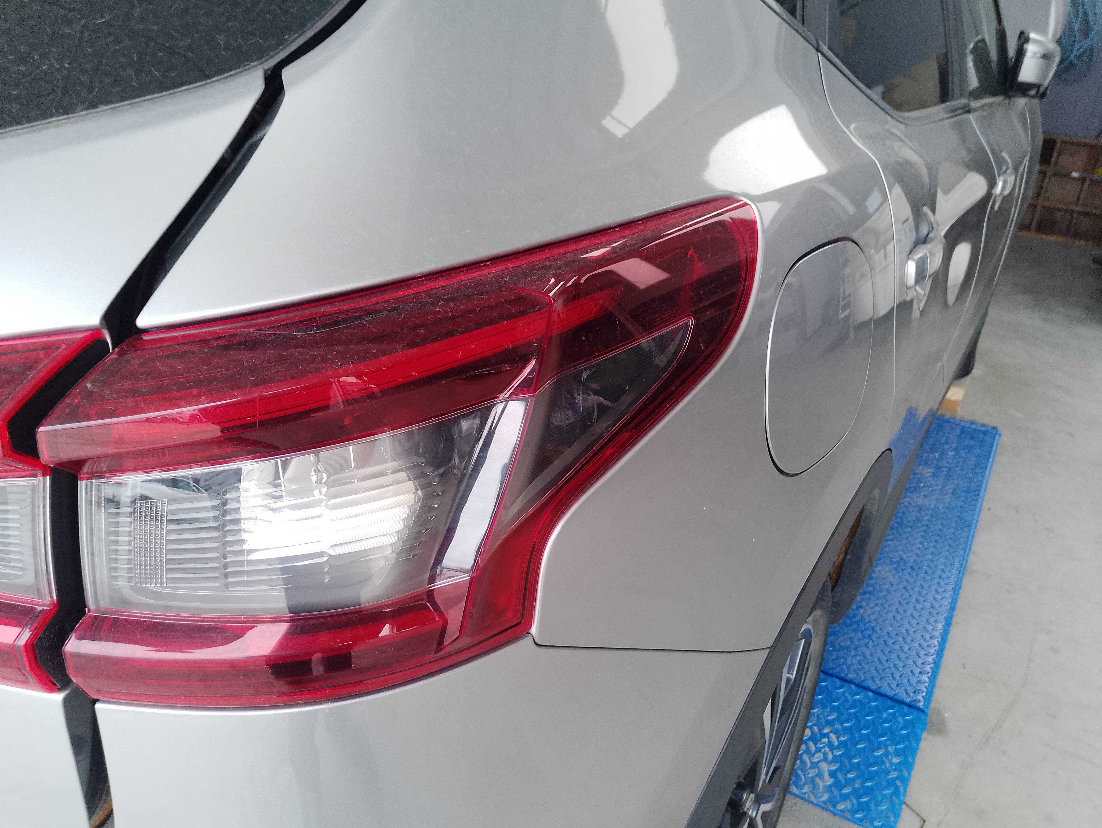 Recambio de piloto trasero derecho para nissan qashqai (j11) n-style referencia OEM IAM 26550HP00A  