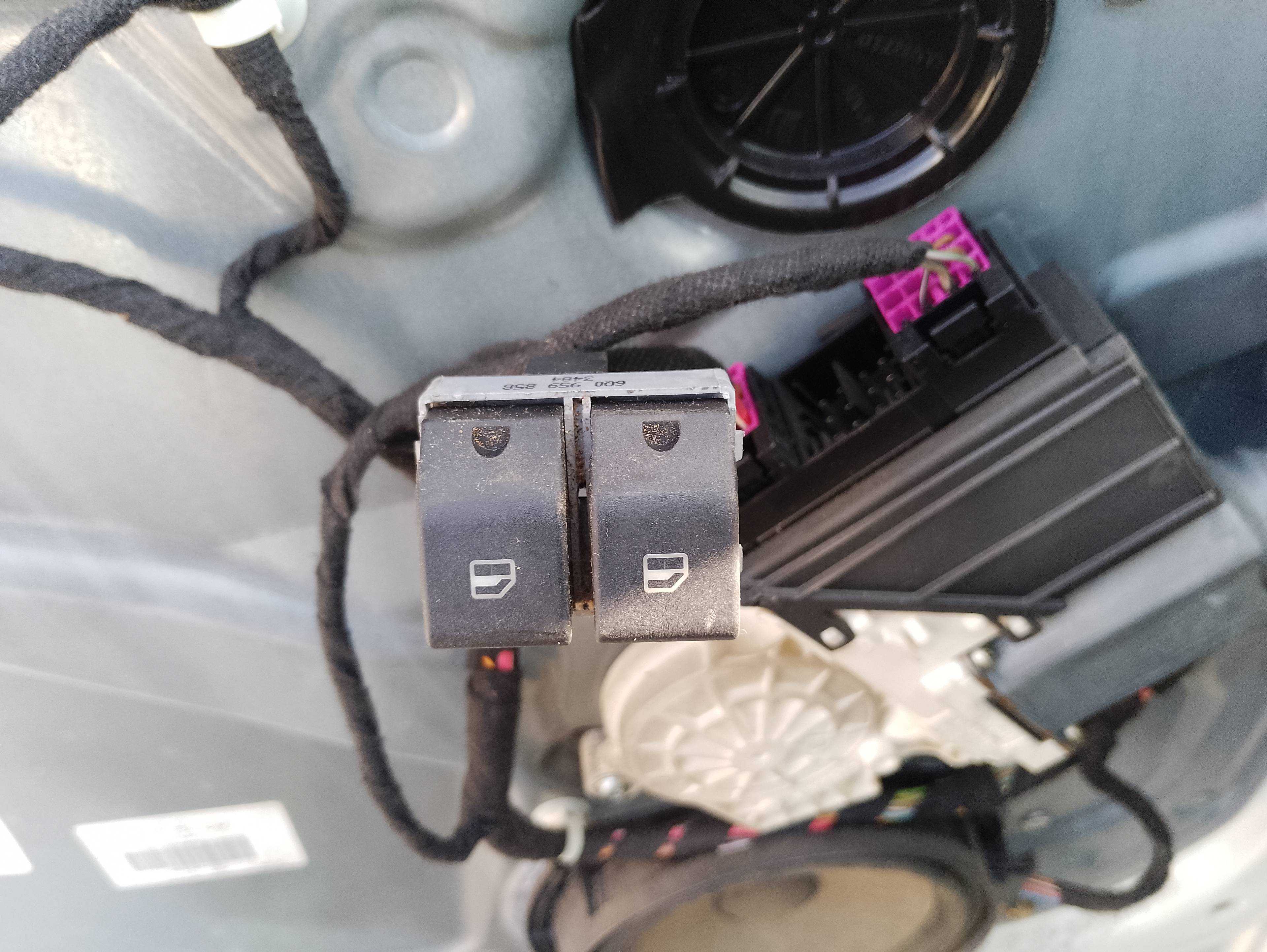 Recambio de mando elevalunas delantero izquierdo para seat ibiza (6l1) cool referencia OEM IAM   