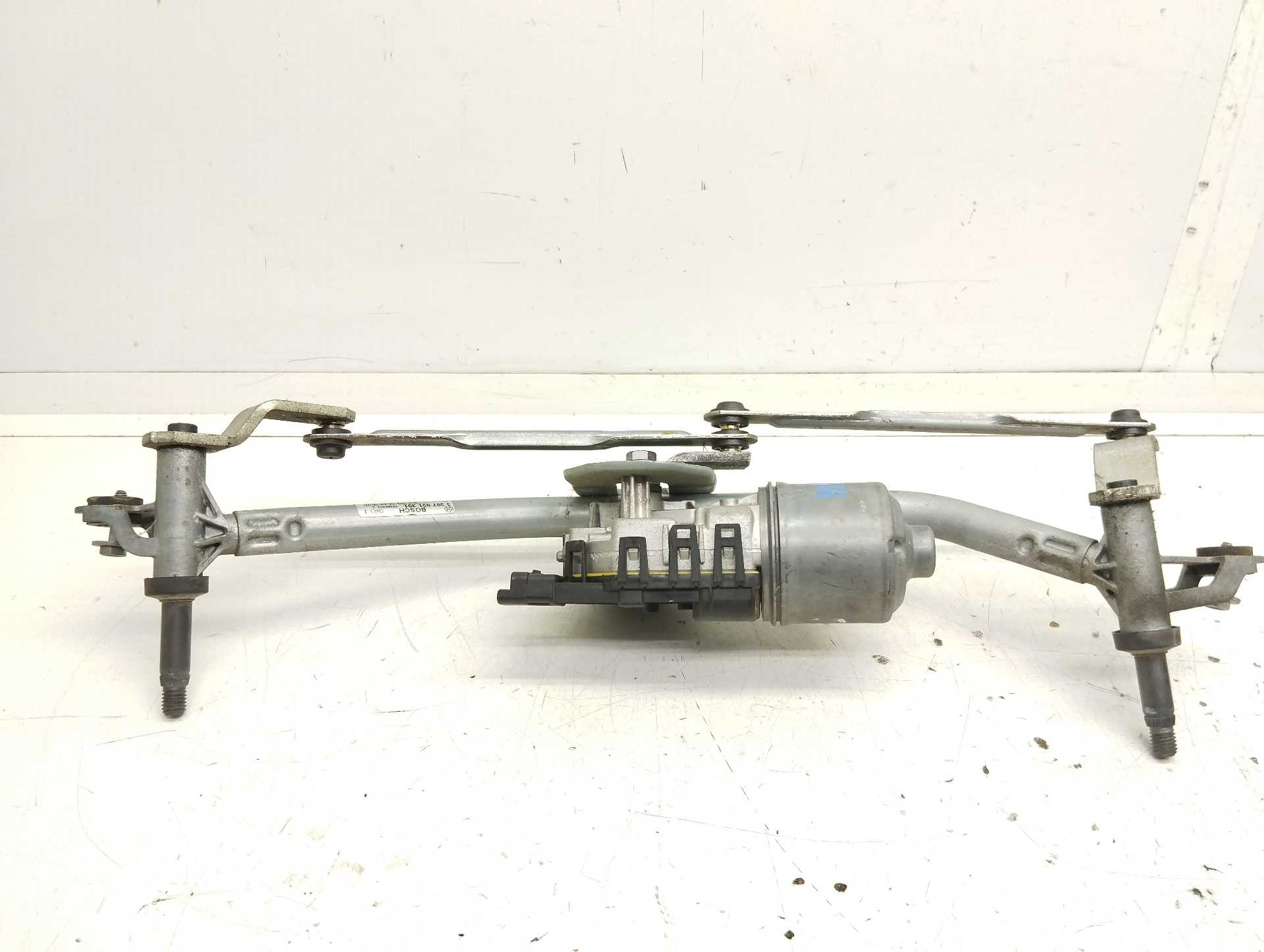 Recambio de motor limpia delantero para peugeot 208 style referencia OEM IAM 9673222580 3397021391 BOSCH