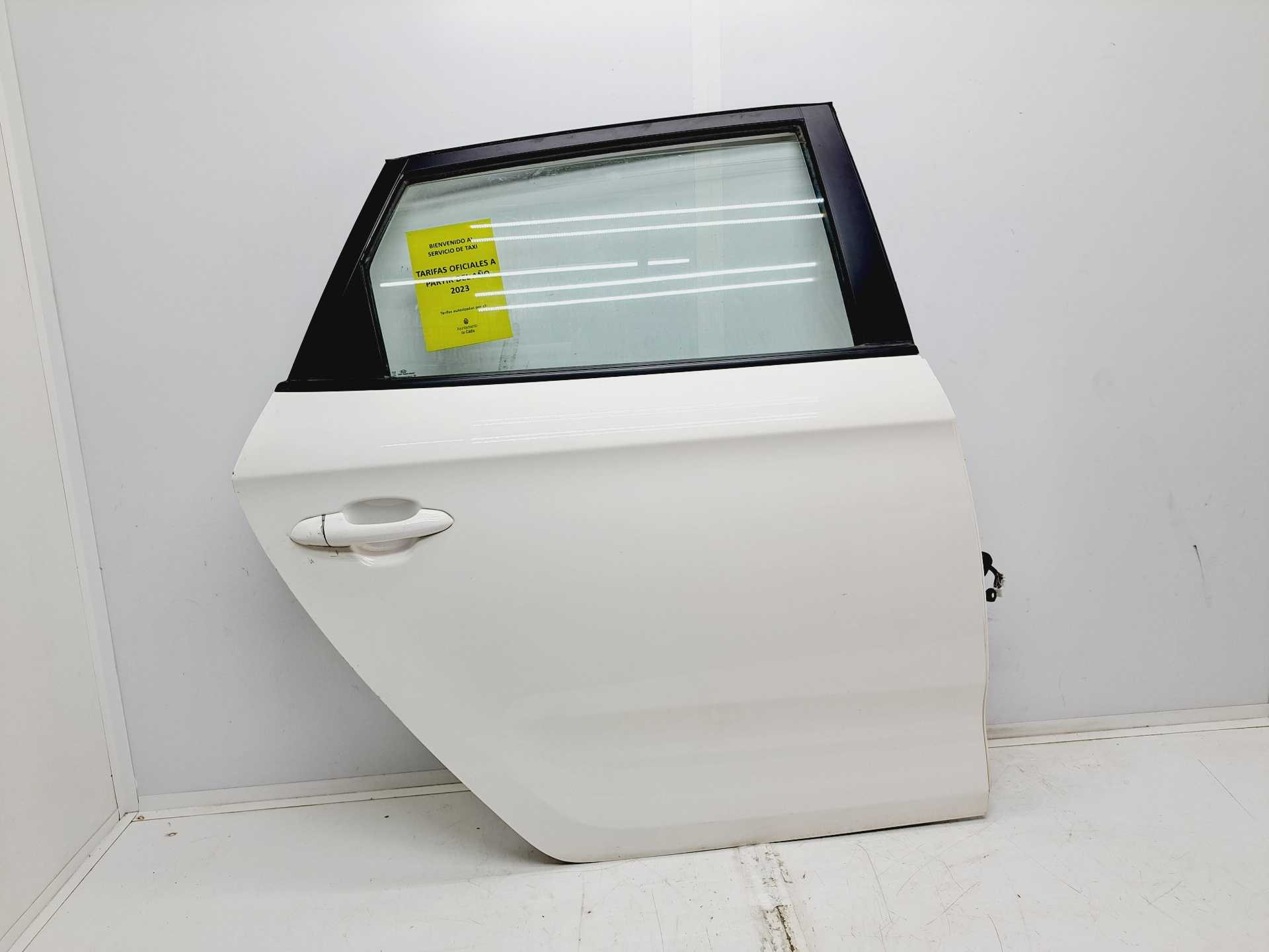 Recambio de puerta trasera derecha para kia carens ( ) basic referencia OEM IAM   