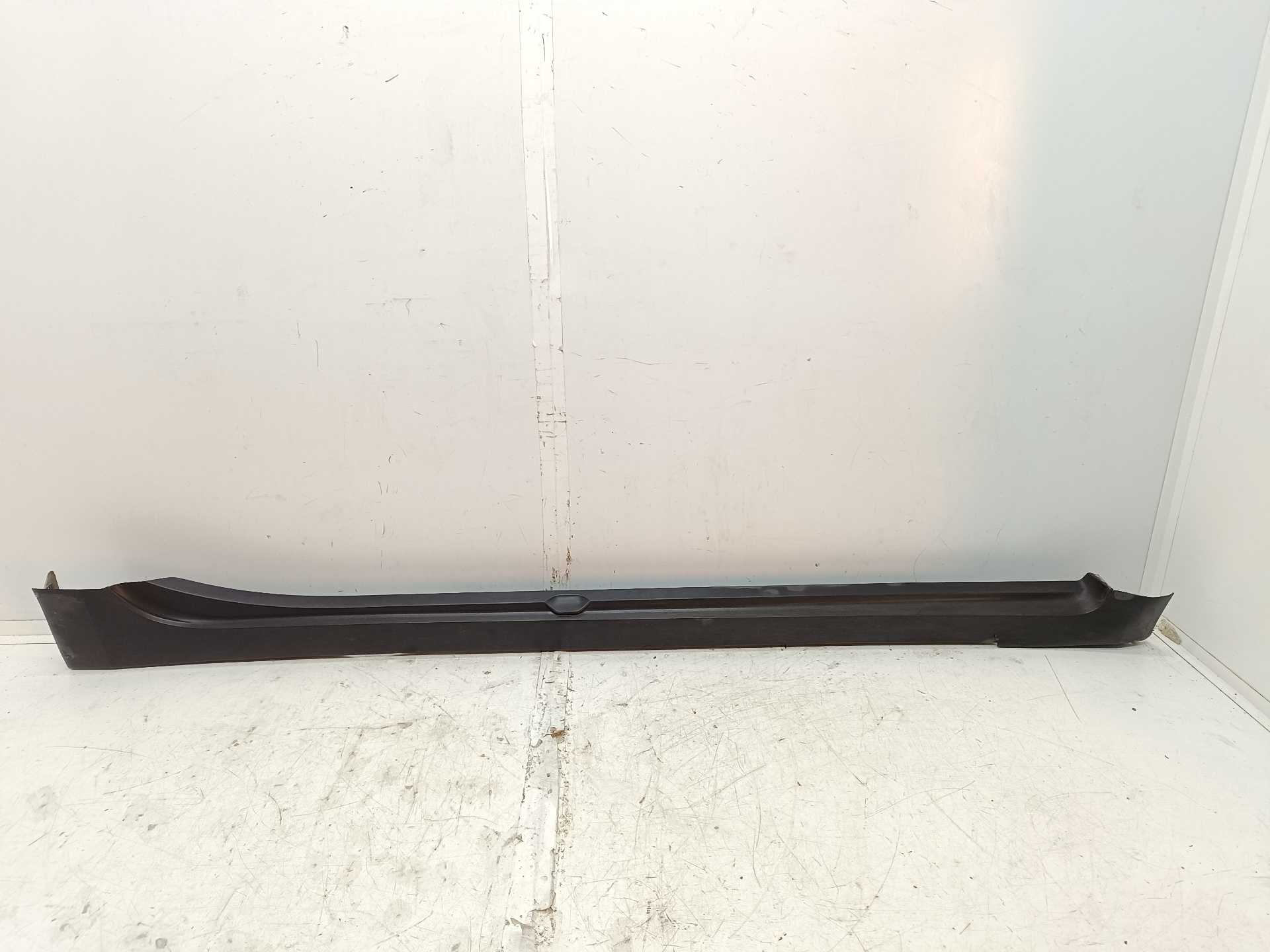 Recambio de faldon lateral para renault scenic iv zen referencia OEM IAM 764260212R  