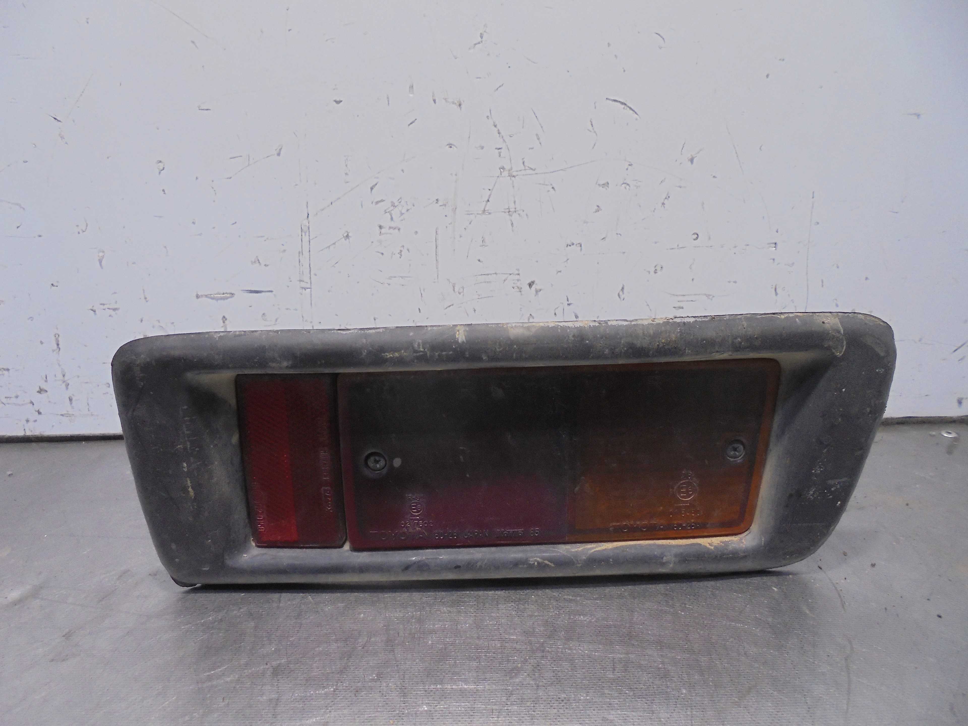 Recambio de piloto paragolpes trasero derecho para toyota land cruiser (j9) td vx (3-ptas.) (kzj90) referencia OEM IAM  KOITO 