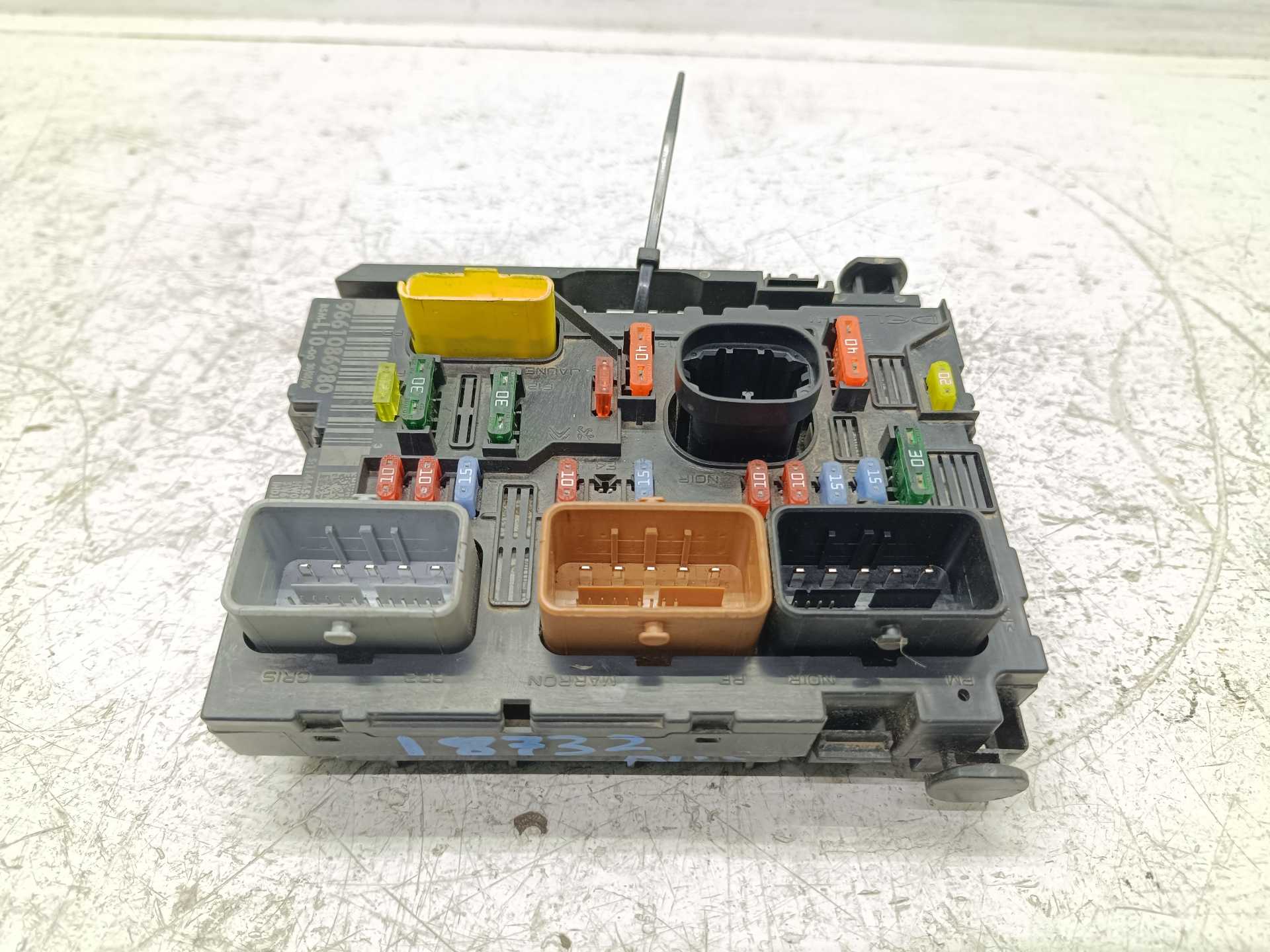 Recambio de centralita bcm para peugeot 207 x-line referencia OEM IAM 9661086980-L10-00  