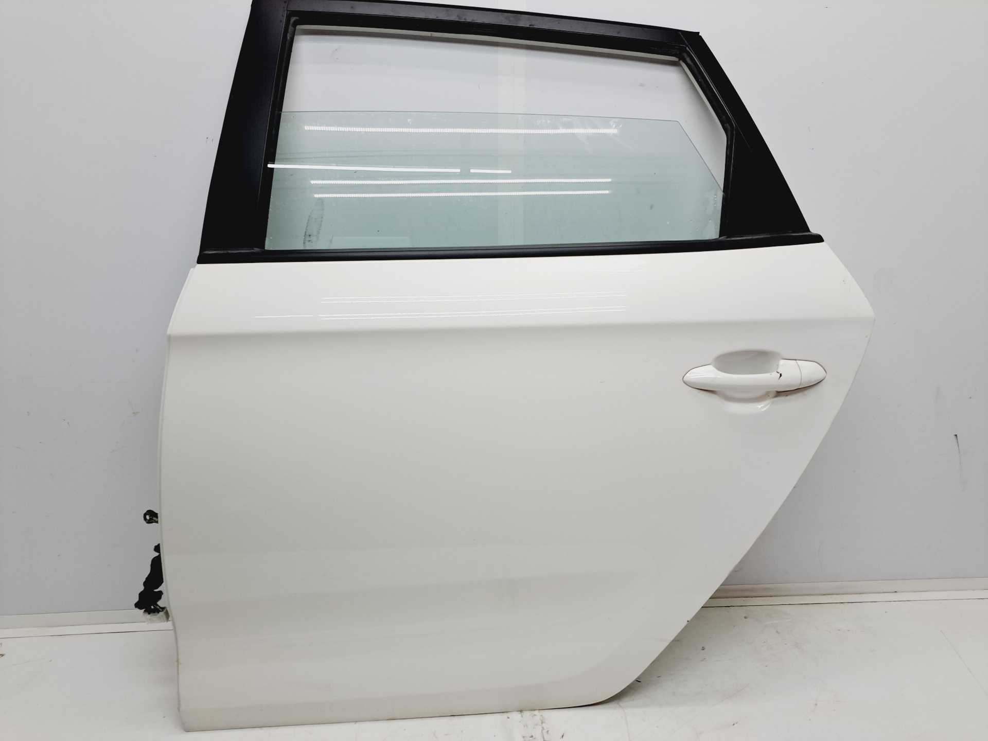 Recambio de puerta trasera izquierda para kia carens ( ) basic referencia OEM IAM   