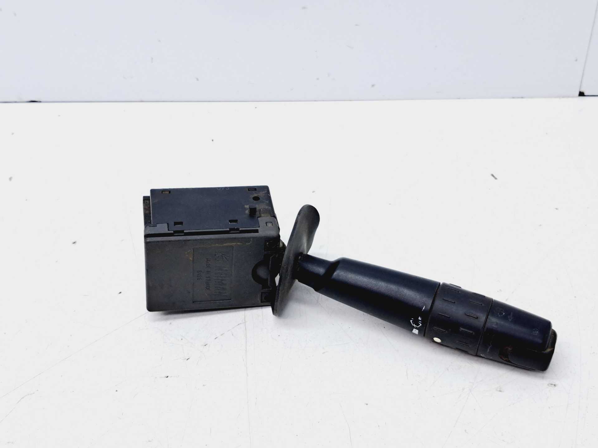 Recambio de mando limpia para peugeot 605 srdt referencia OEM IAM 96093420  