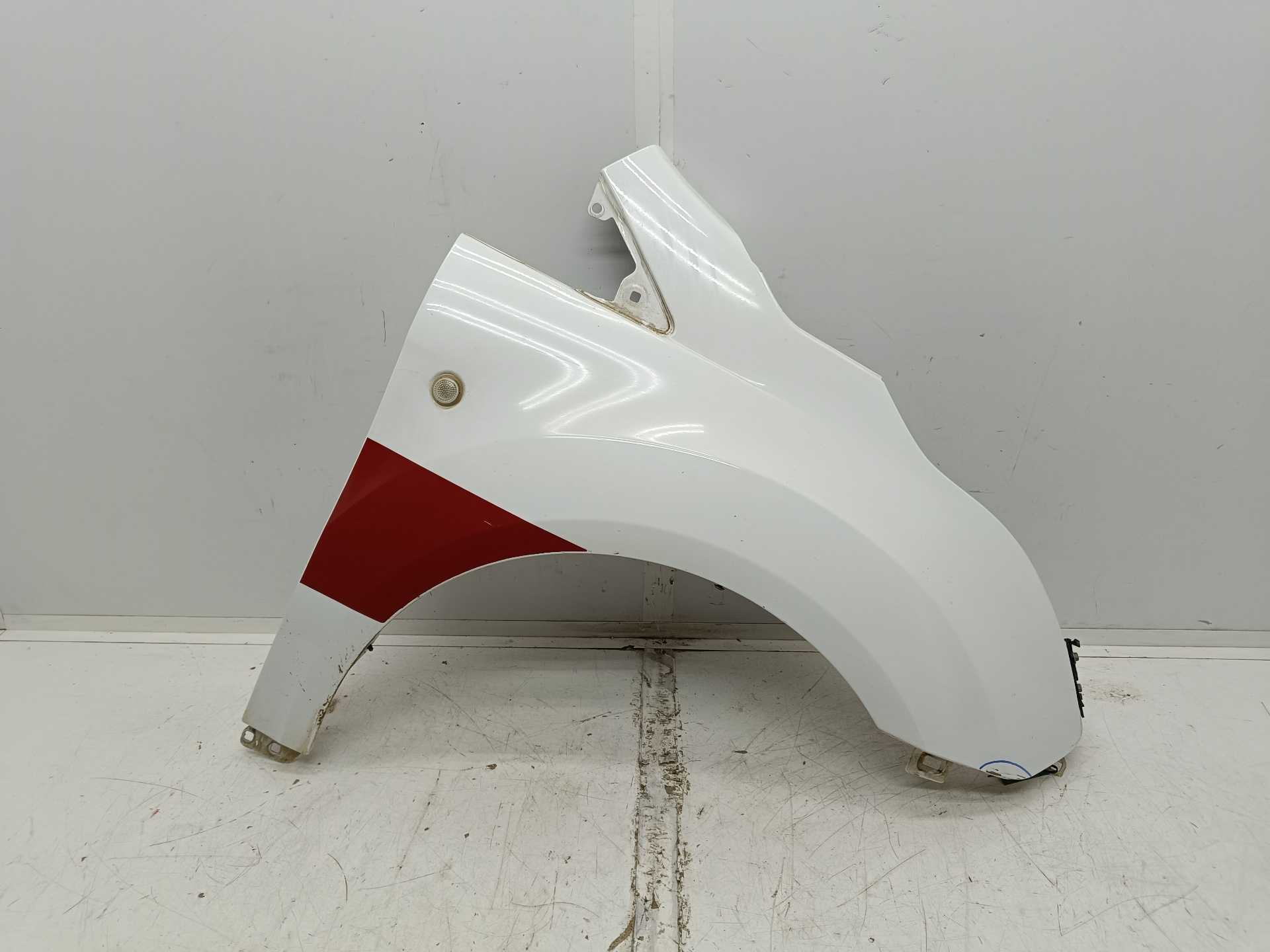 Recambio de aleta delantera derecha para ford transit connect kombi trend largo referencia OEM IAM 2638076  