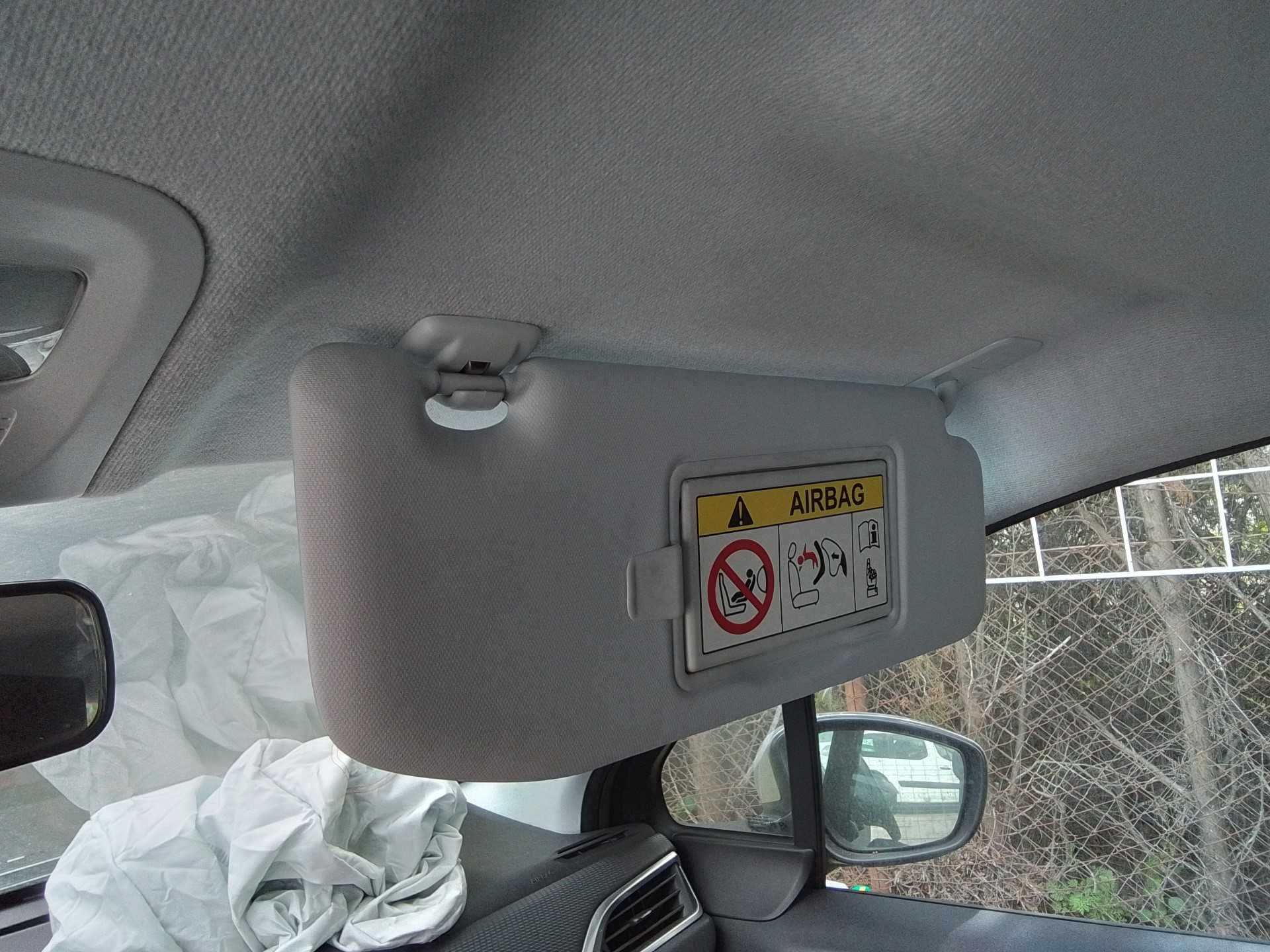 Recambio de parasol derecho para peugeot 208 style referencia OEM IAM   