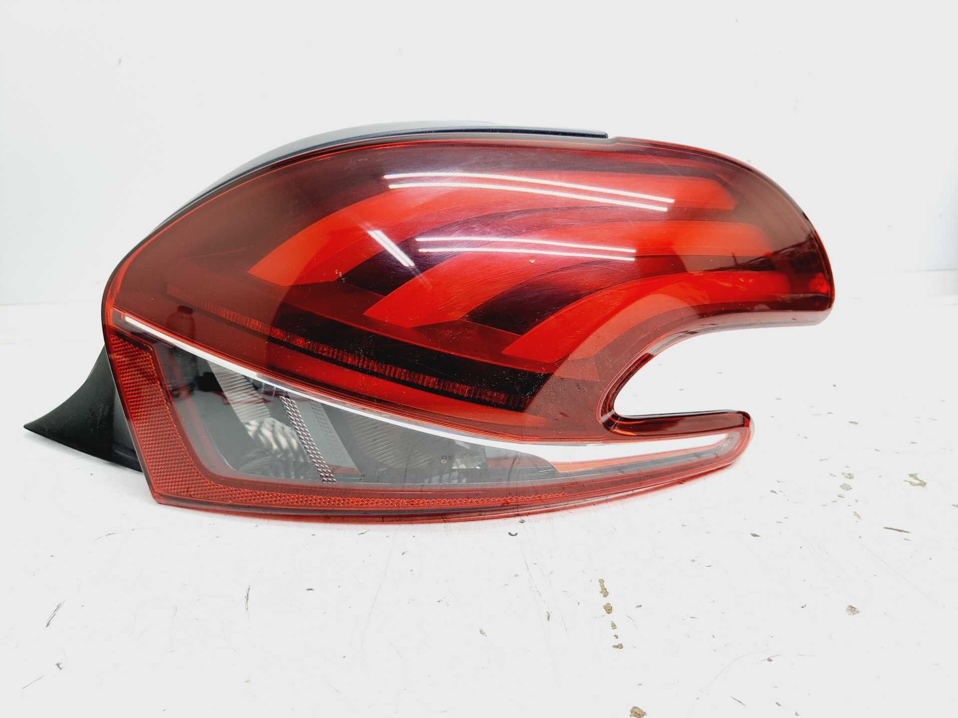 Recambio de piloto trasero derecho para peugeot 208 style referencia OEM IAM 98104305800A  