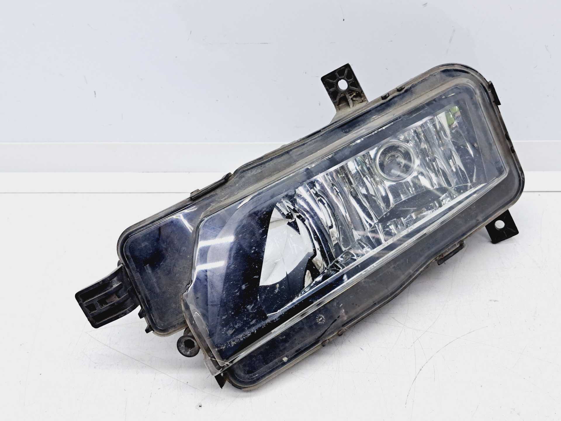 Recambio de faro antiniebla derecho para volkswagen caddy furgón/kombi 2.0 tdi referencia OEM IAM 2K5941662A  