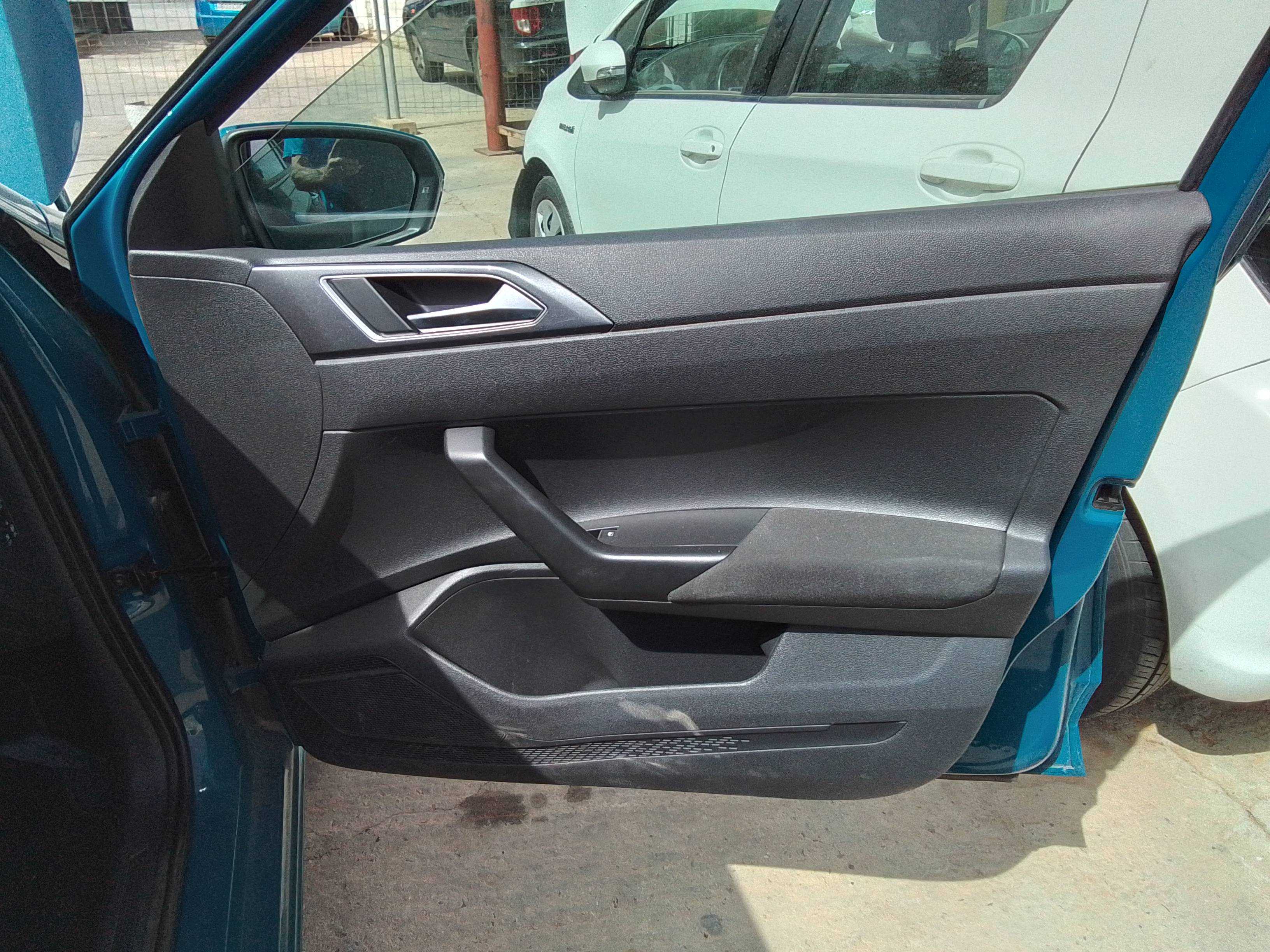 Recambio de guarnecido puerta delantera derecha para volkswagen polo 1.0 tsi referencia OEM IAM   