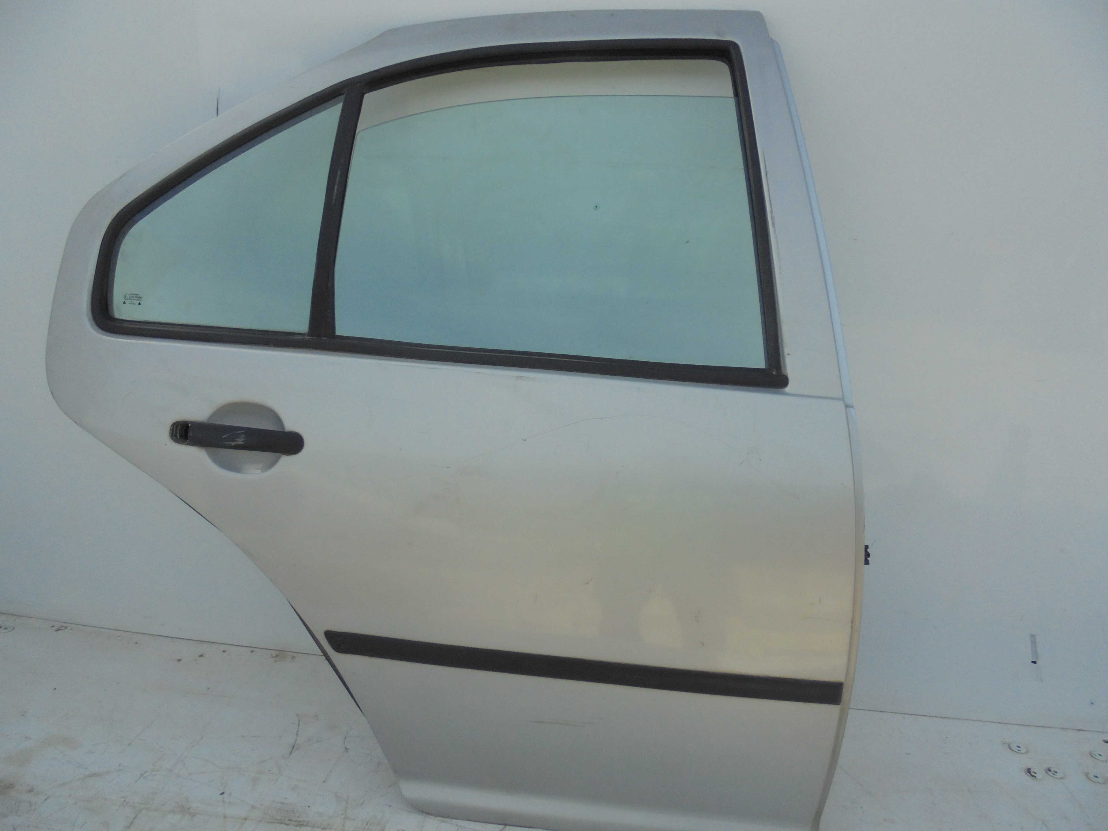 Recambio de puerta trasera derecha para volkswagen bora berlina (1j2) referencia OEM IAM   