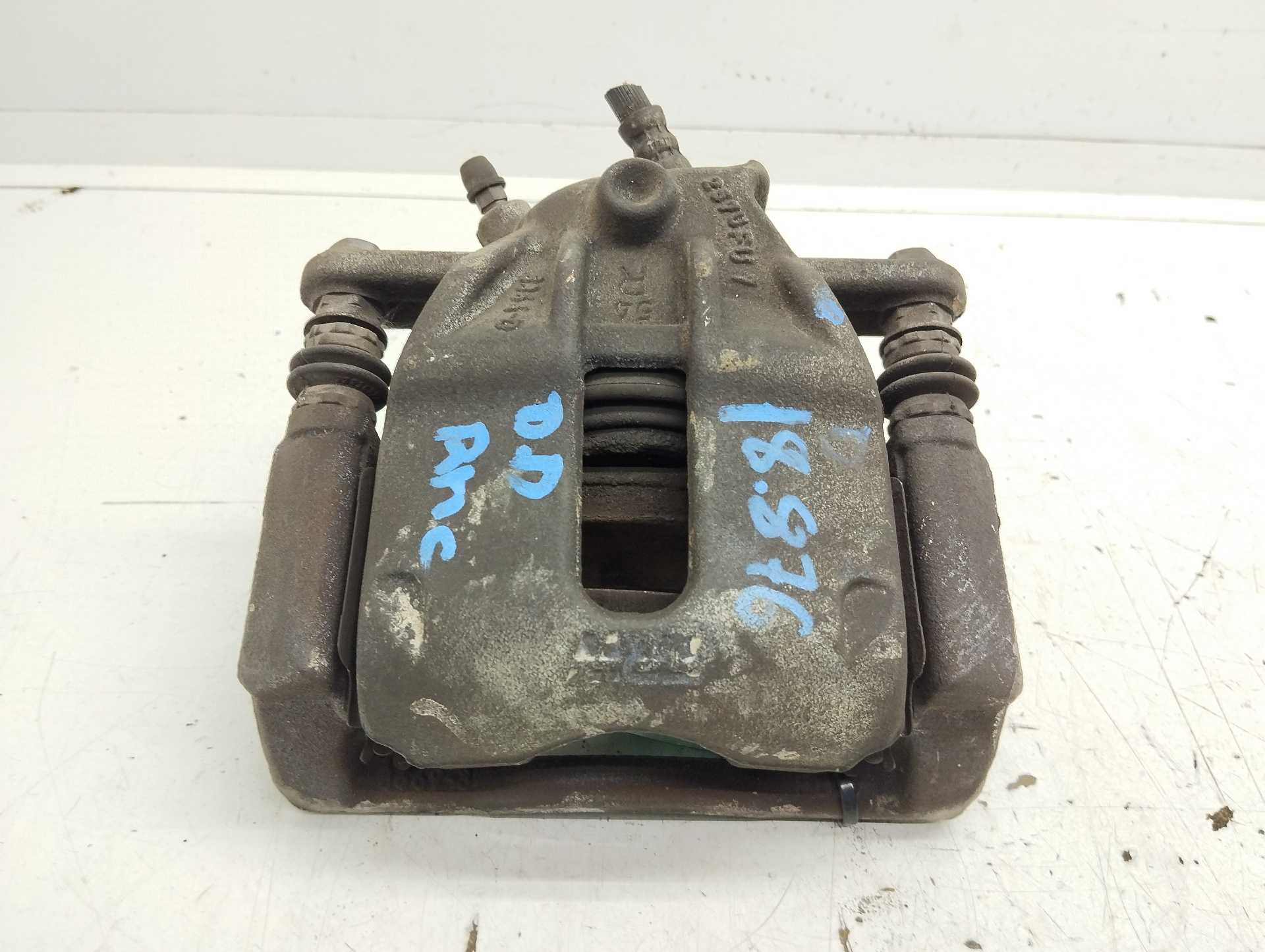 Recambio de pinza de freno delantera derecha para renault clio iv zen referencia OEM IAM 8864D 7701208333 