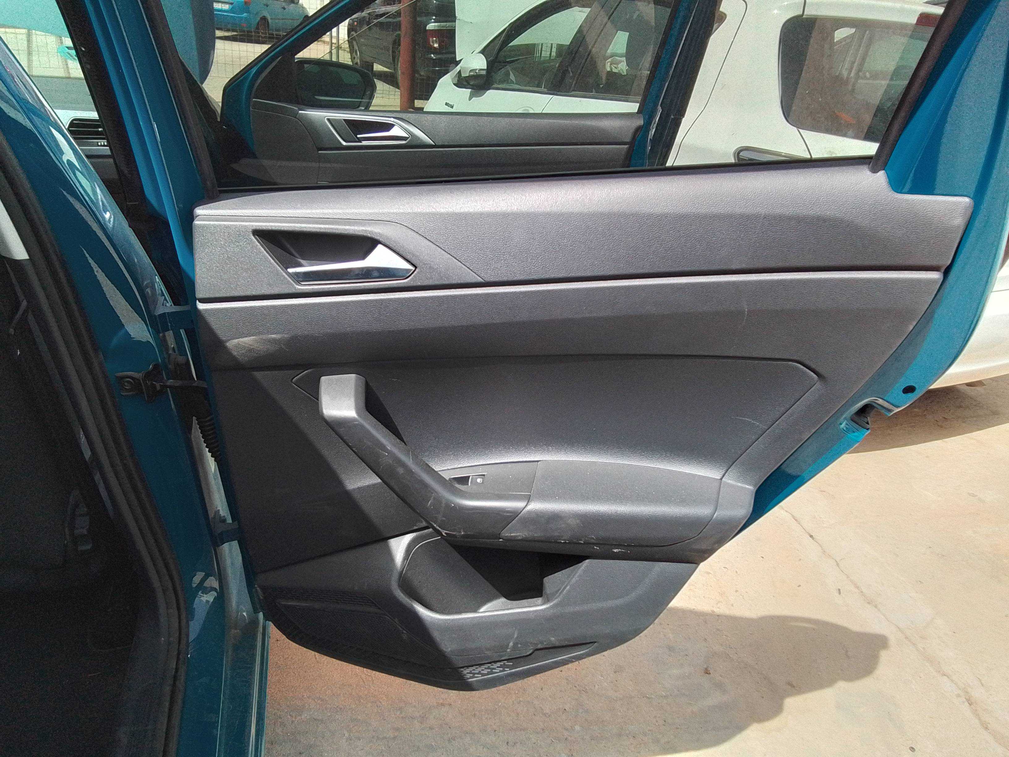 Recambio de guarnecido puerta trasera derecha para volkswagen polo 1.0 tsi referencia OEM IAM   