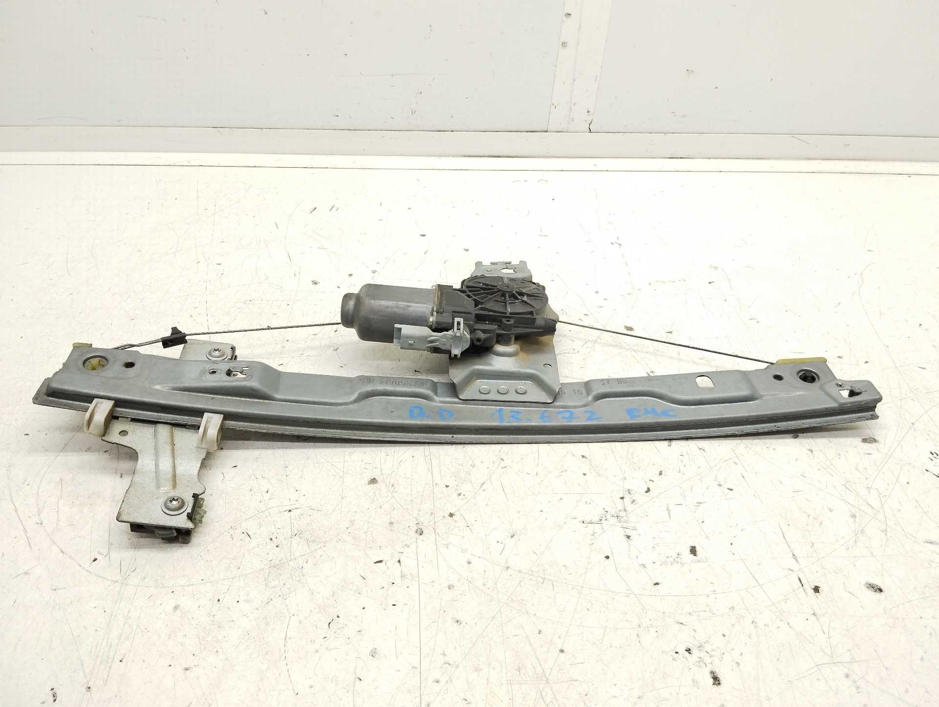 Recambio de elevalunas delantero derecho para peugeot 207 1.4 hdi referencia OEM IAM 400912E  