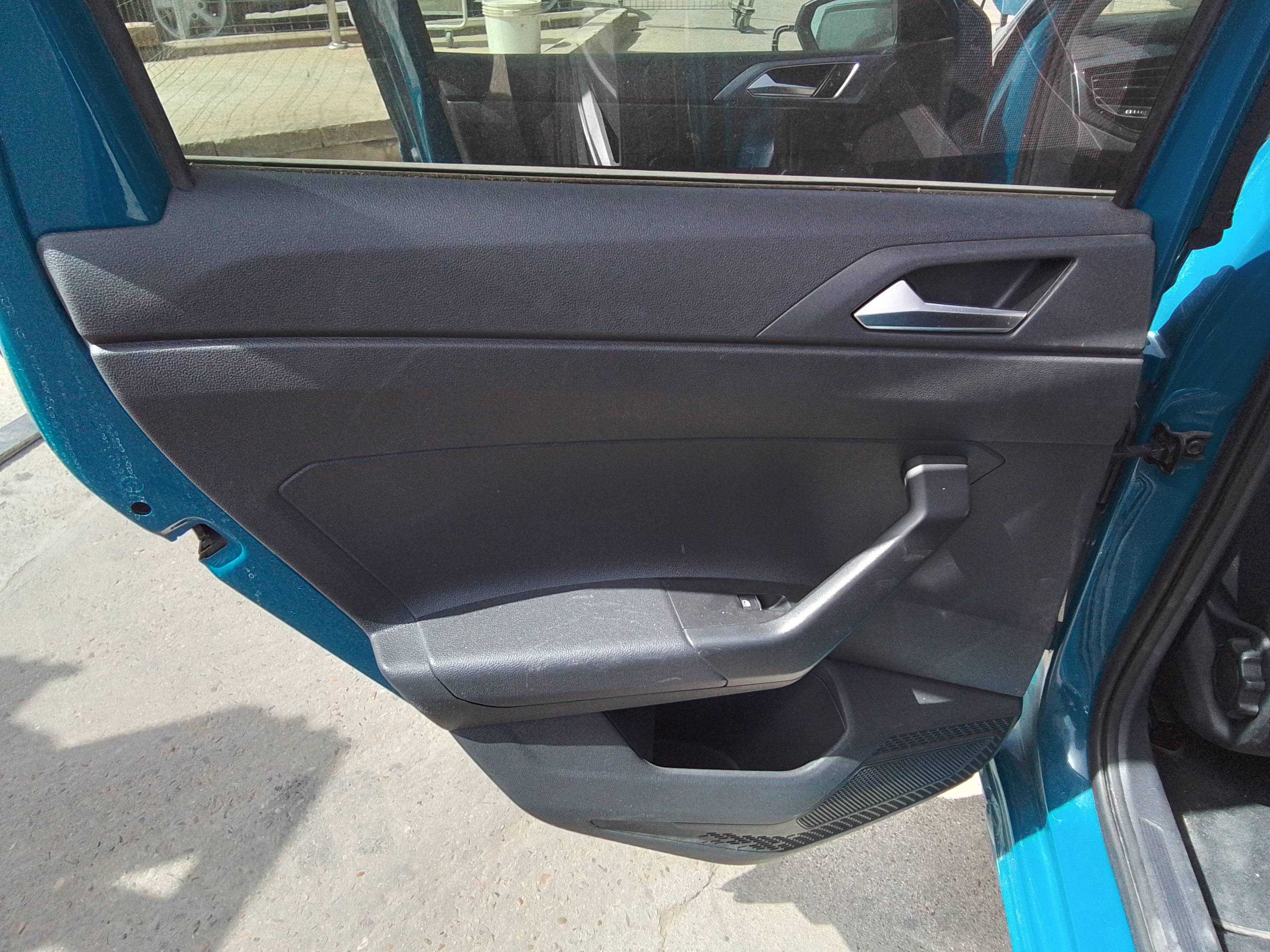 Recambio de guarnecido puerta trasera izquierda para volkswagen polo 1.0 tsi referencia OEM IAM   
