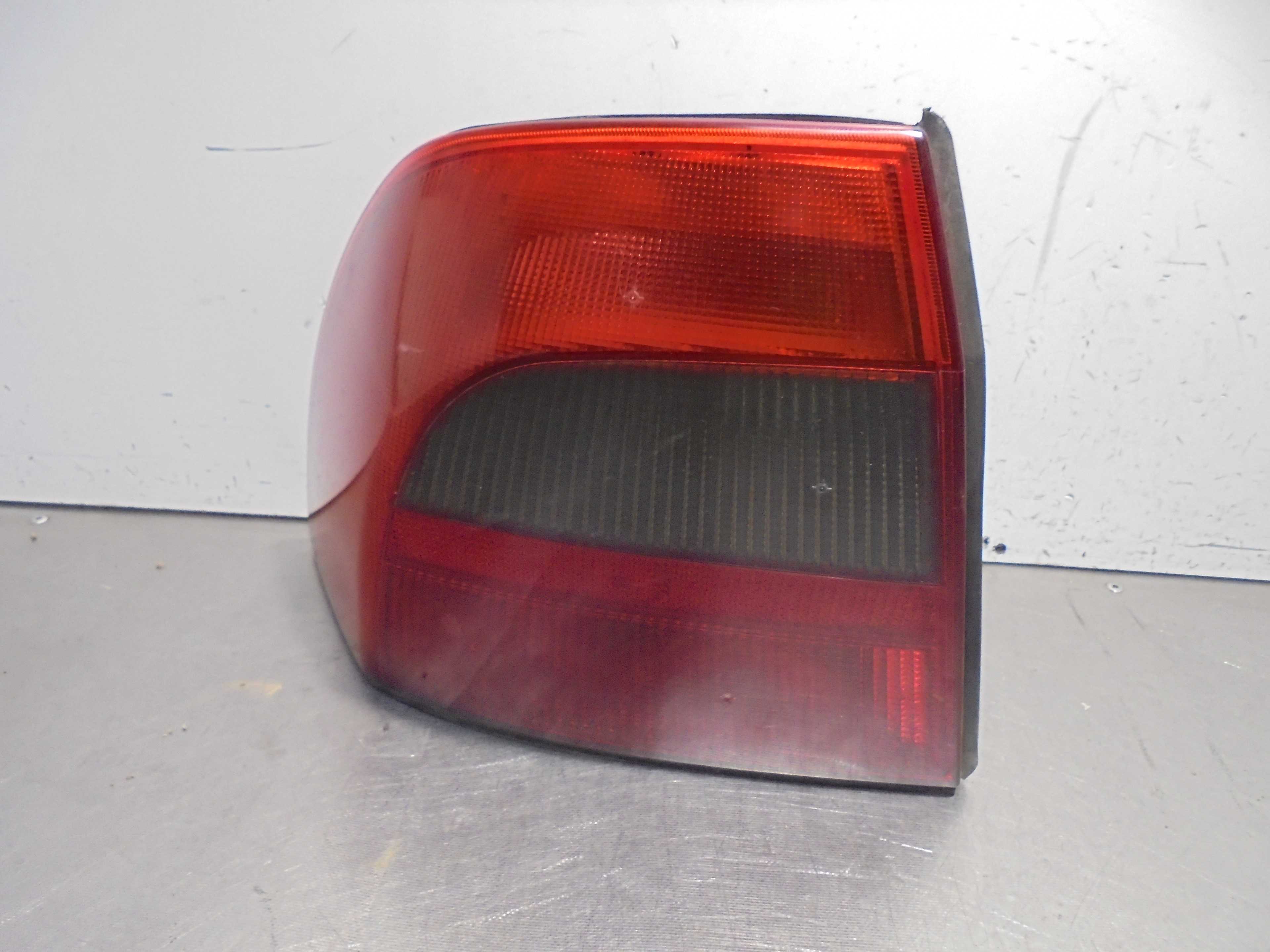 Recambio de piloto trasero izquierdo para opel vectra b berlina referencia OEM IAM 62144 YORKA 