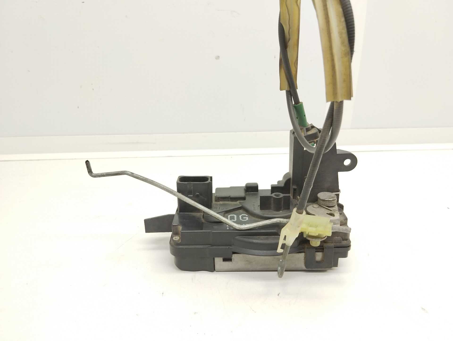 Recambio de cerradura puerta delantera derecha para opel astra gtc 1.7 16v cdti referencia OEM IAM   