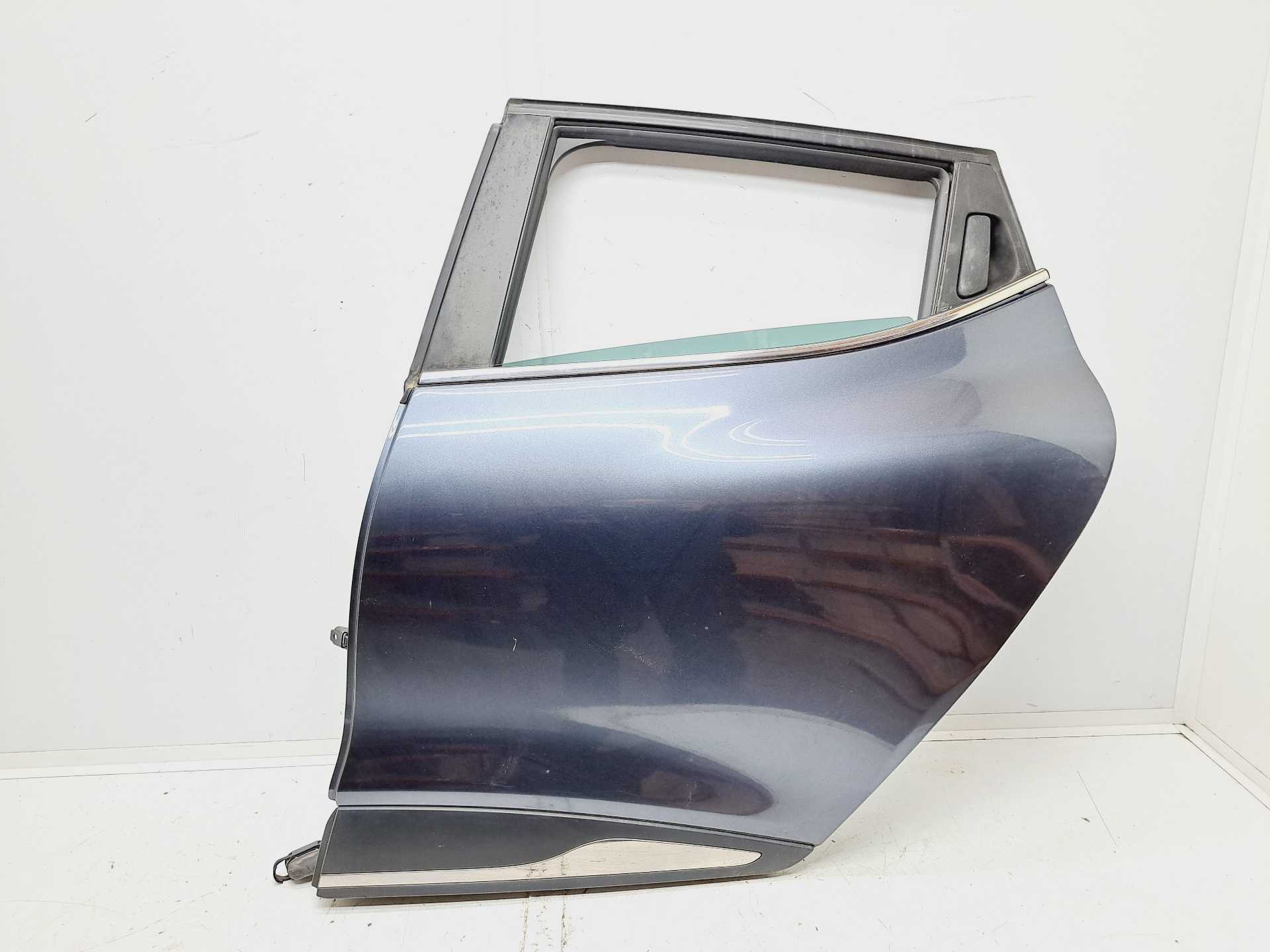 Recambio de puerta trasera izquierda para renault clio iv zen referencia OEM IAM 82113392R  