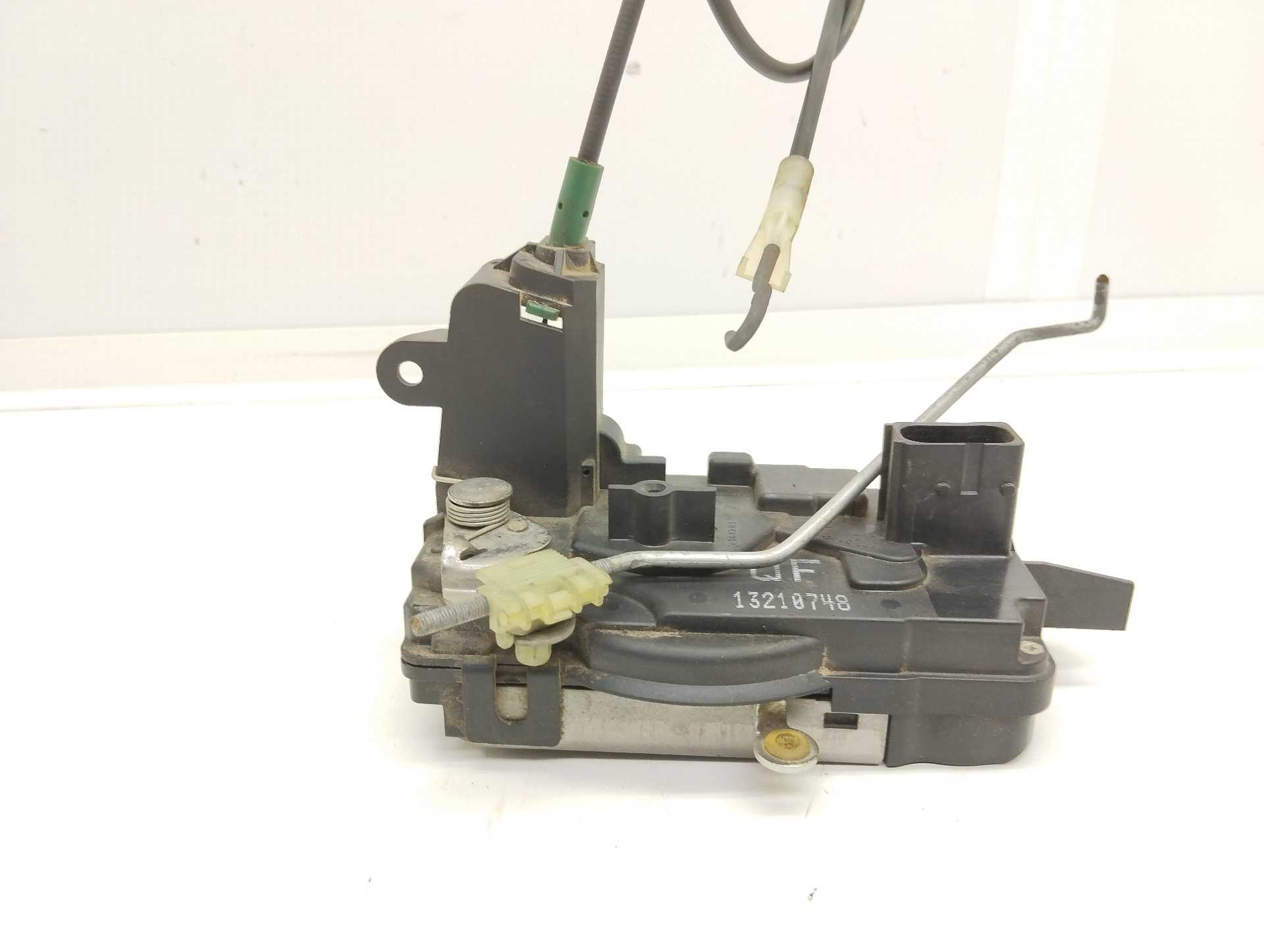 Recambio de cerradura puerta delantera izquierda para opel astra gtc 1.7 16v cdti referencia OEM IAM 13210748  