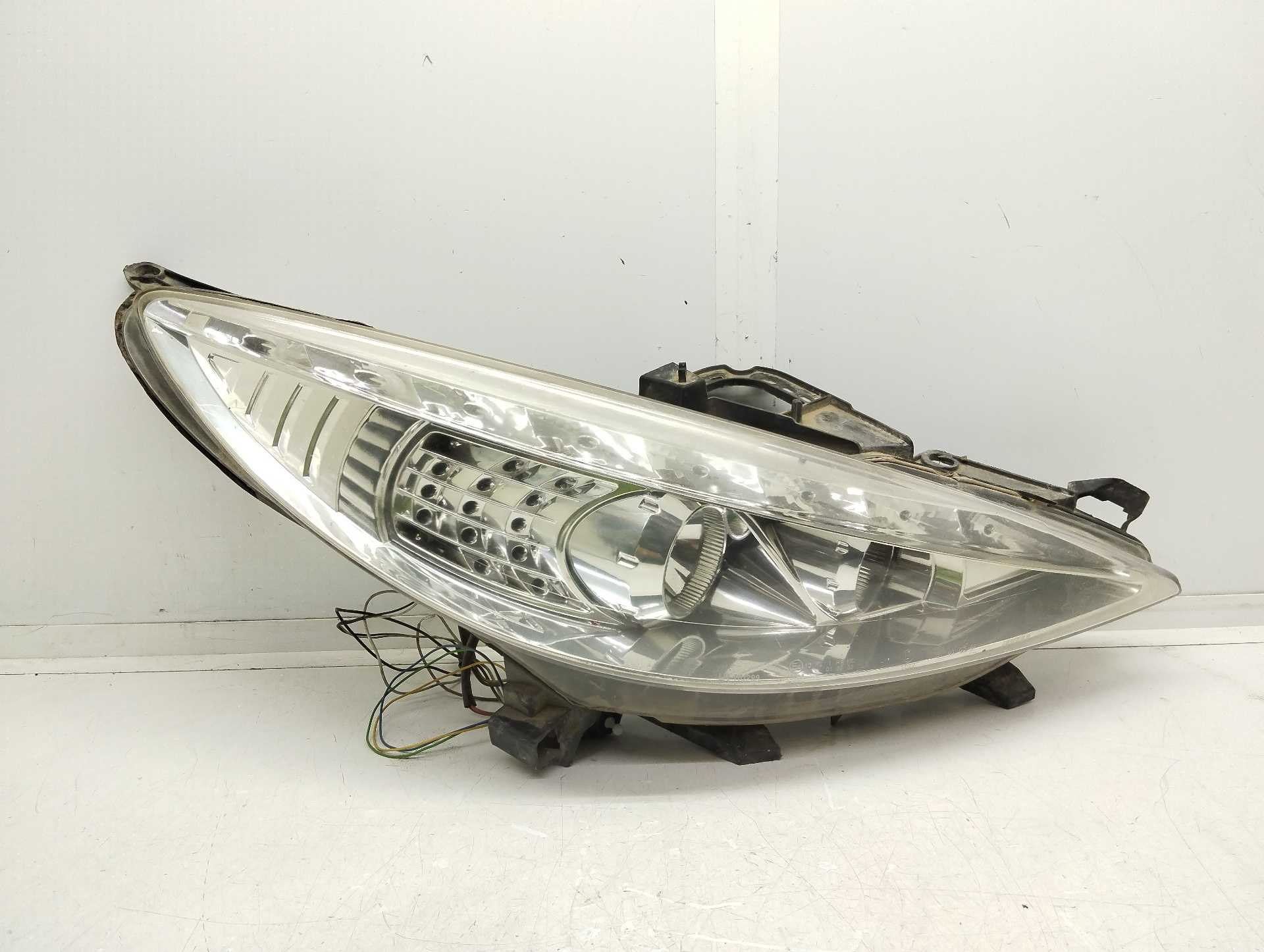 Recambio de faro derecho para peugeot 207 1.4 hdi referencia OEM IAM   
