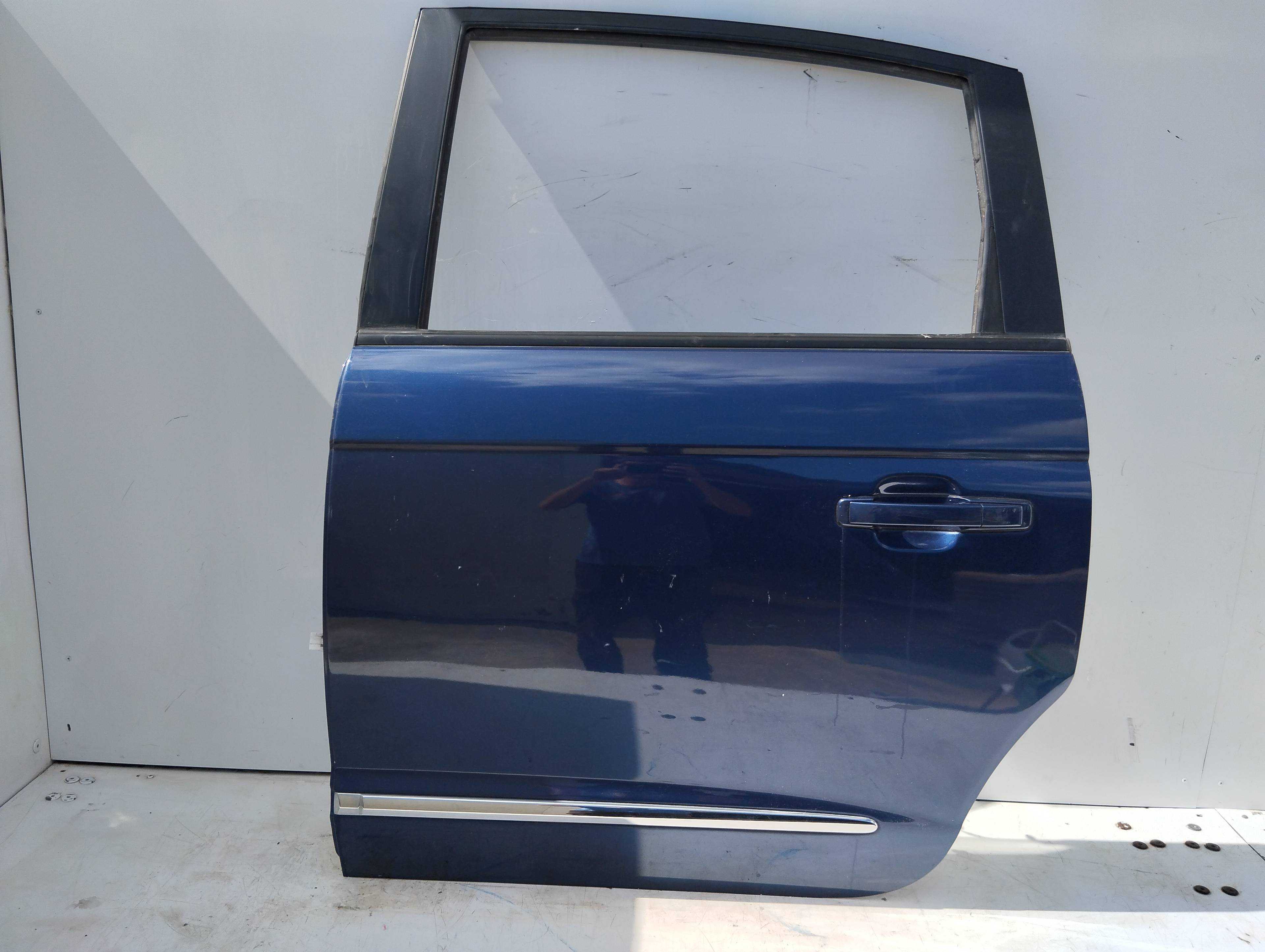 Recambio de puerta trasera izquierda para ssangyong rodius 2.7 turbodiesel cat referencia OEM IAM   