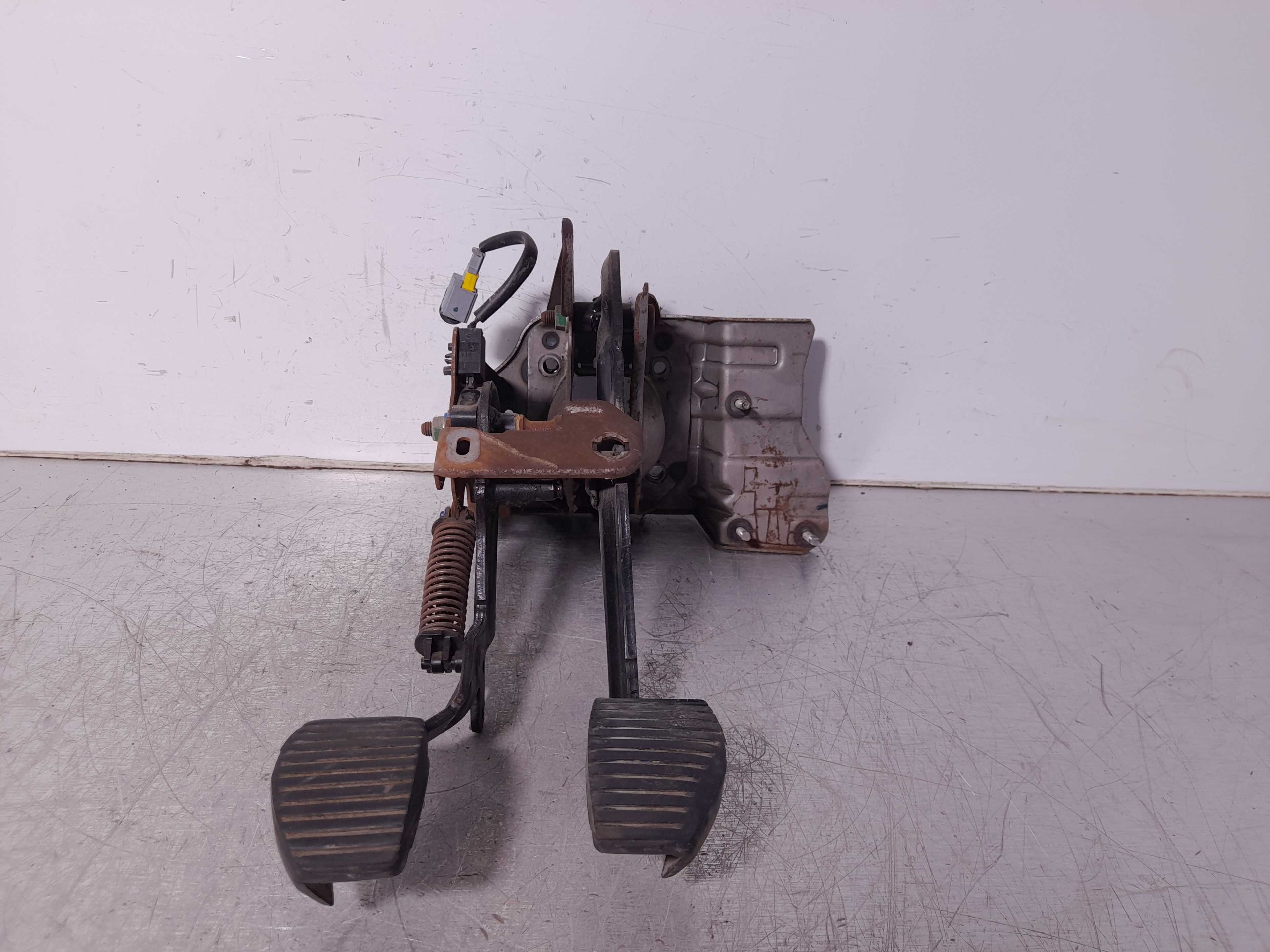 Recambio de pedal embrague para peugeot 207 x-line referencia OEM IAM   