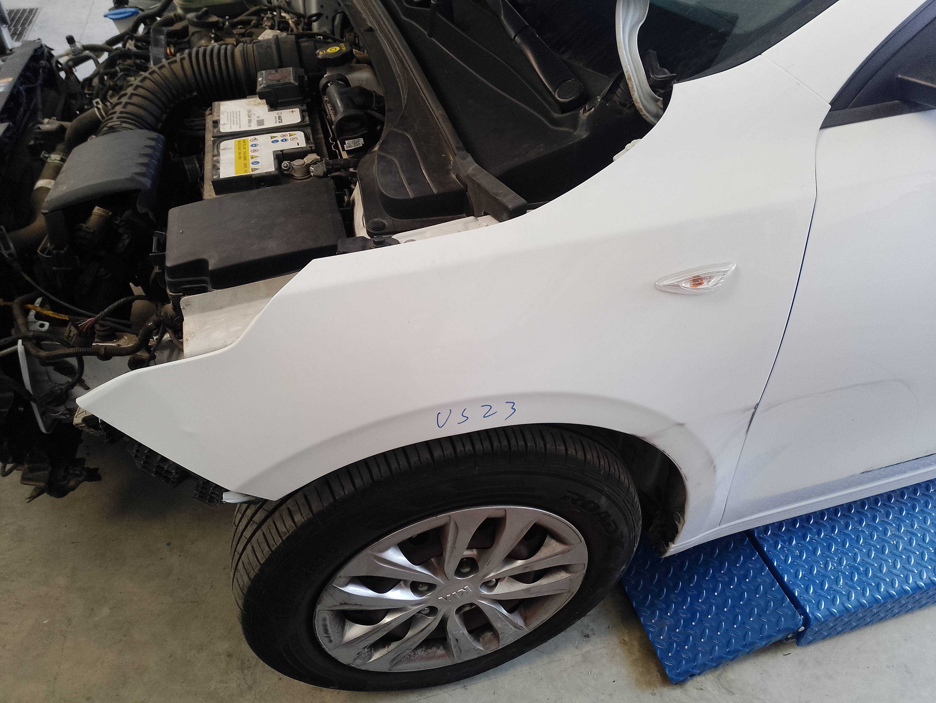Recambio de aleta delantera izquierda para kia ceed concept referencia OEM IAM   
