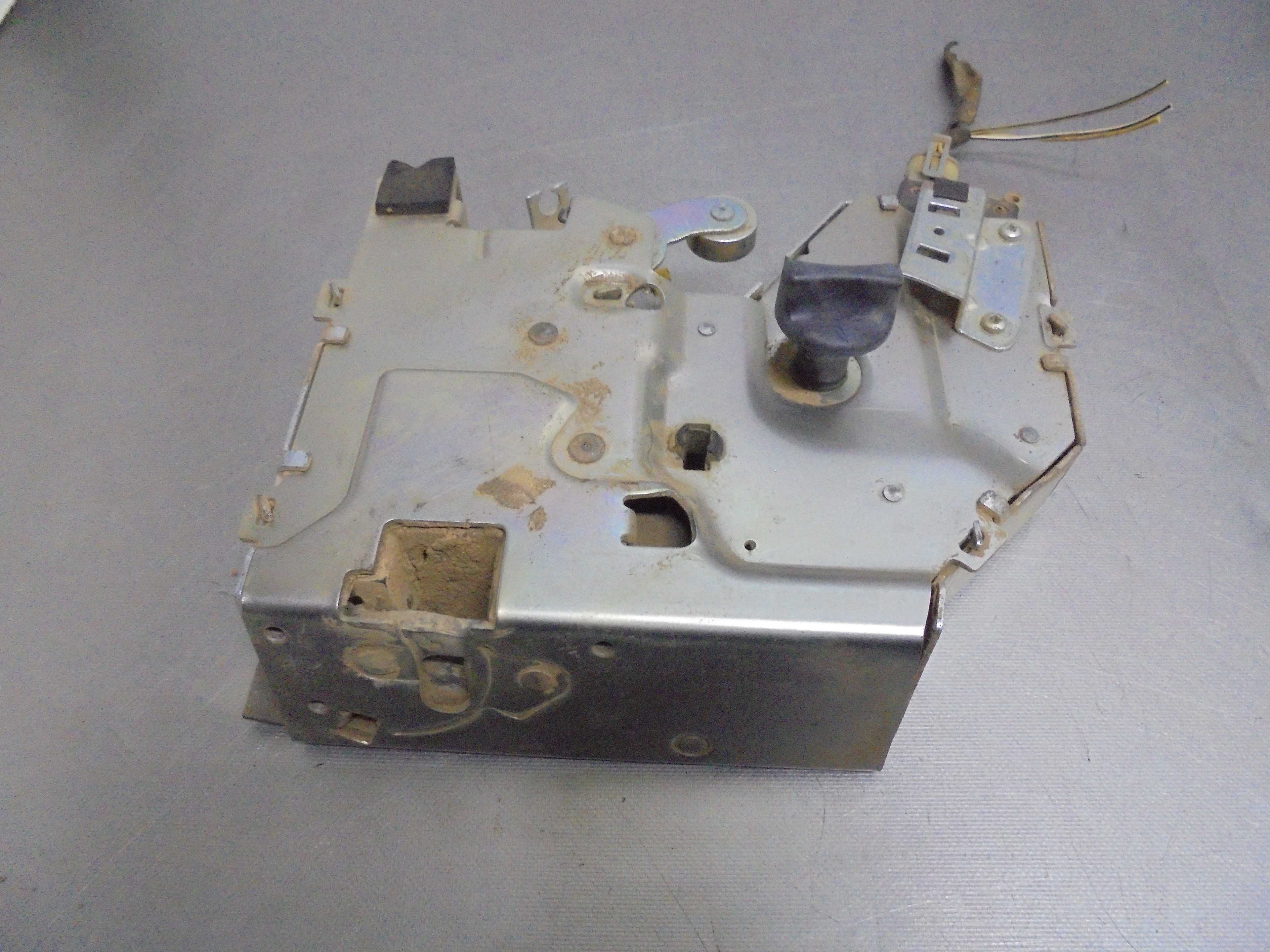 Recambio de cerradura puerta lateral izquierda para ford transit connect (tc7) 1.8 tdci cat referencia OEM IAM 2T14V264A33DM  