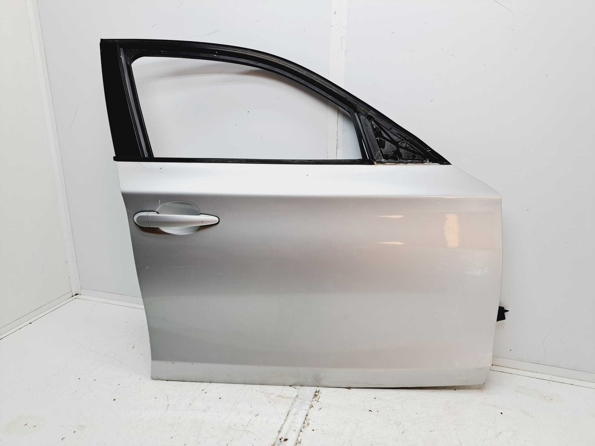 Recambio de puerta delantera derecha para bmw serie 1 berlina (e81/e87) 118d referencia OEM IAM  41515A2A382 882867