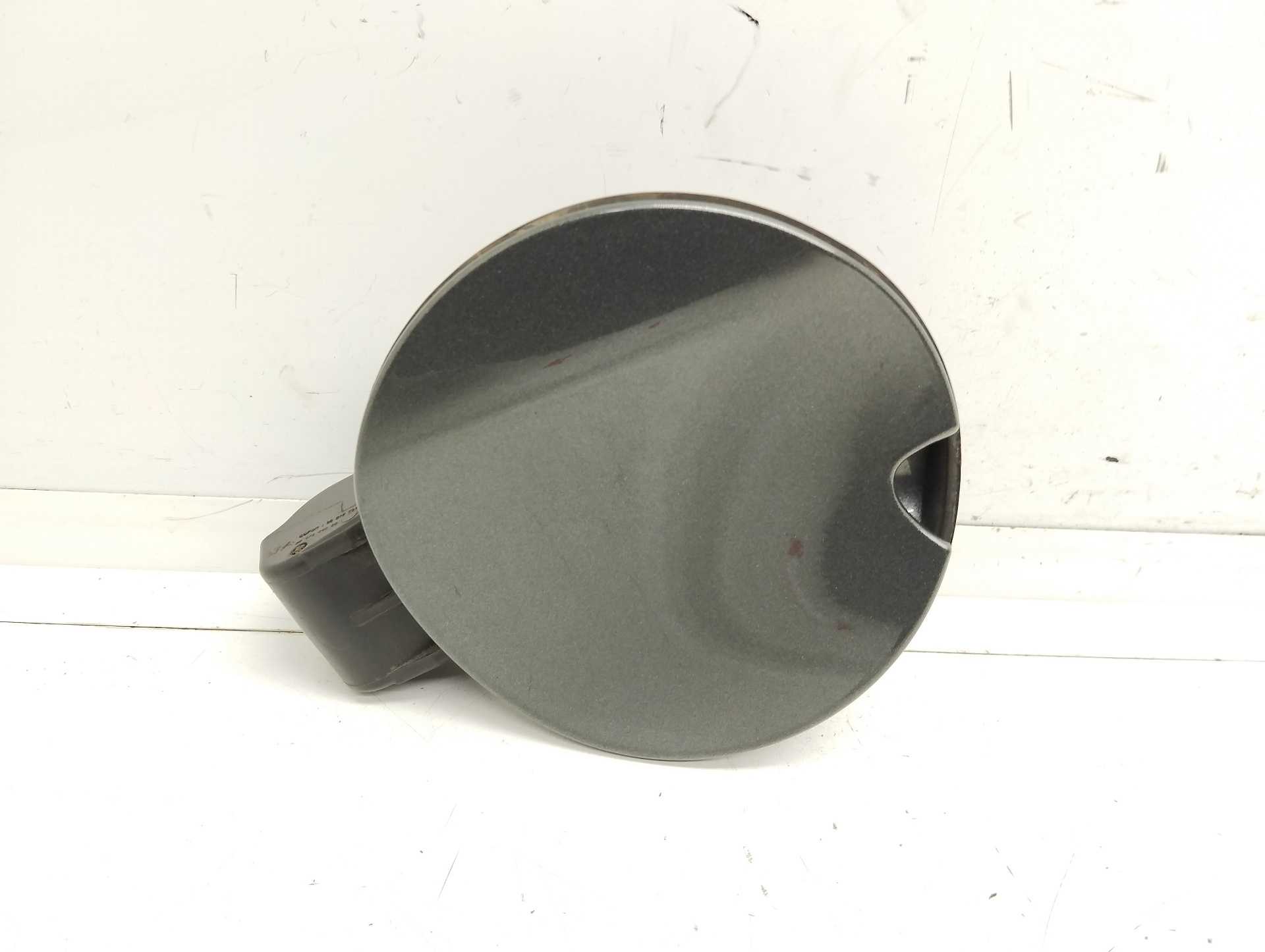 Recambio de tapa exterior combustible para peugeot 208 style referencia OEM IAM 9673905980 96547501 
