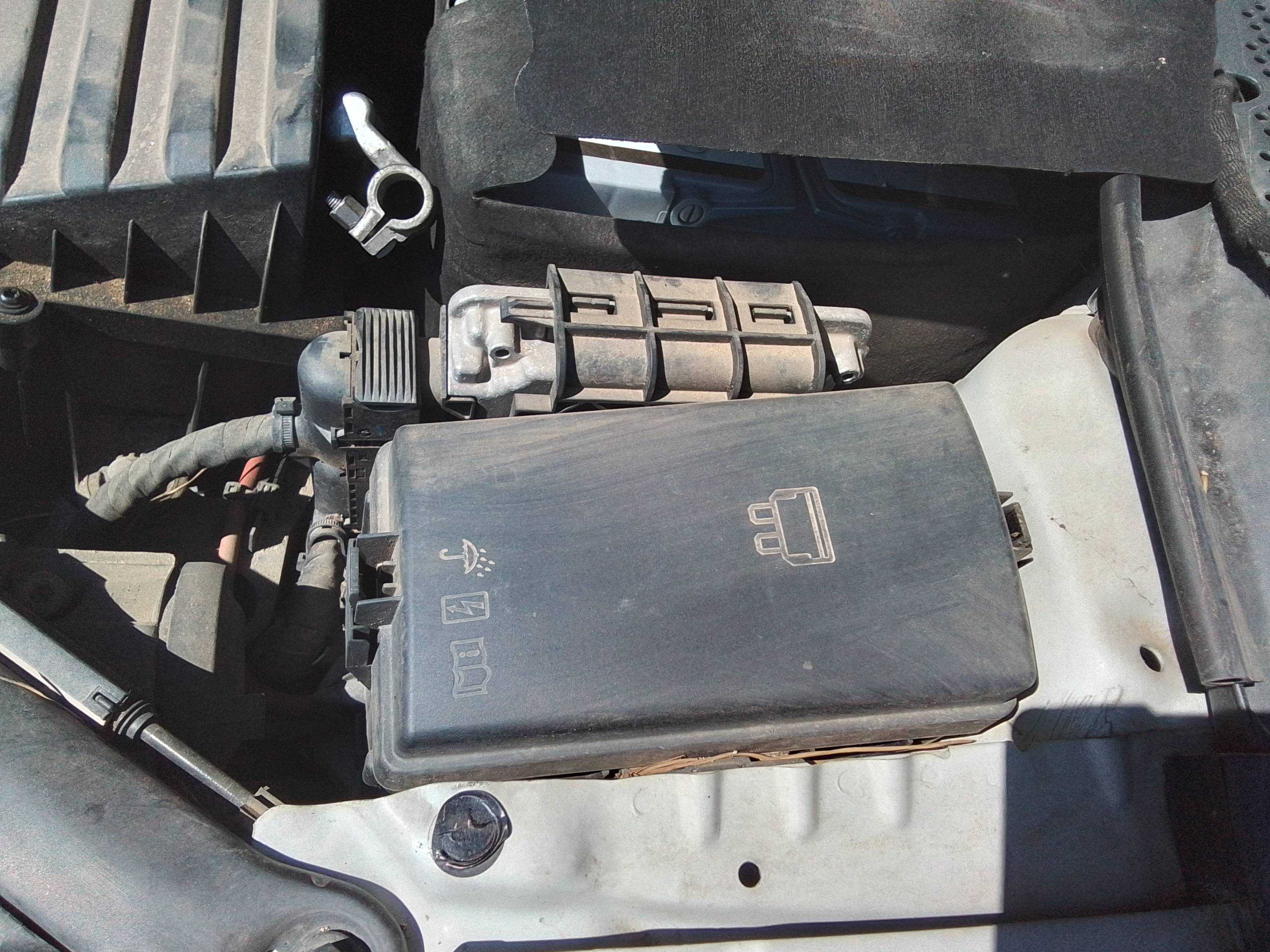 Recambio de caja reles / fusibles para volkswagen golf vii lim. (5g1) 1.6 tdi dpf referencia OEM IAM   
