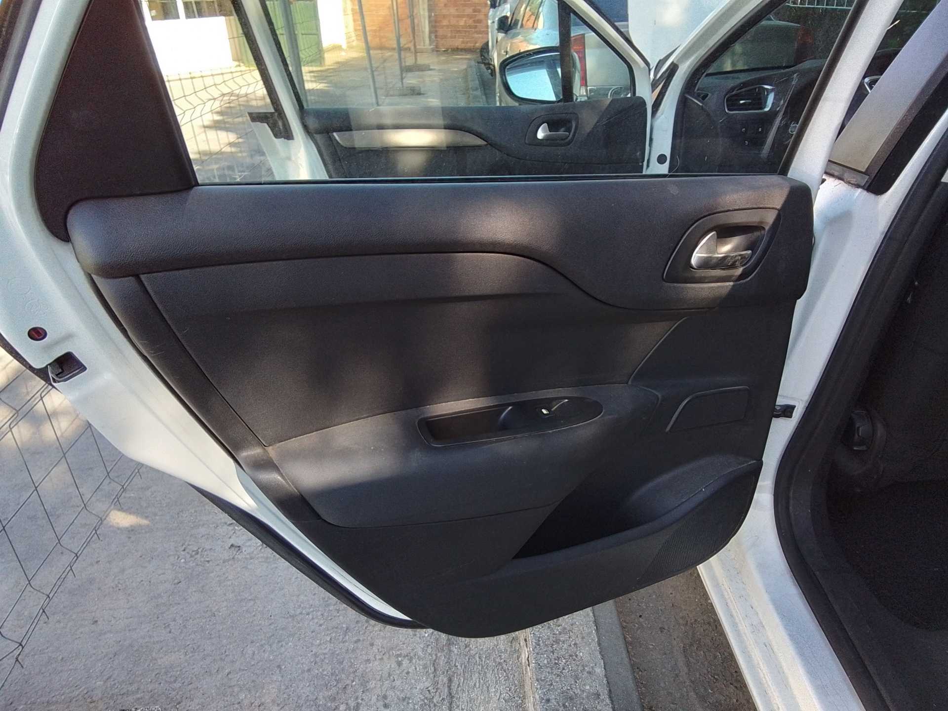 Recambio de guarnecido puerta trasera izquierda para citroën c4 lim. 1.6 hdi fap referencia OEM IAM   