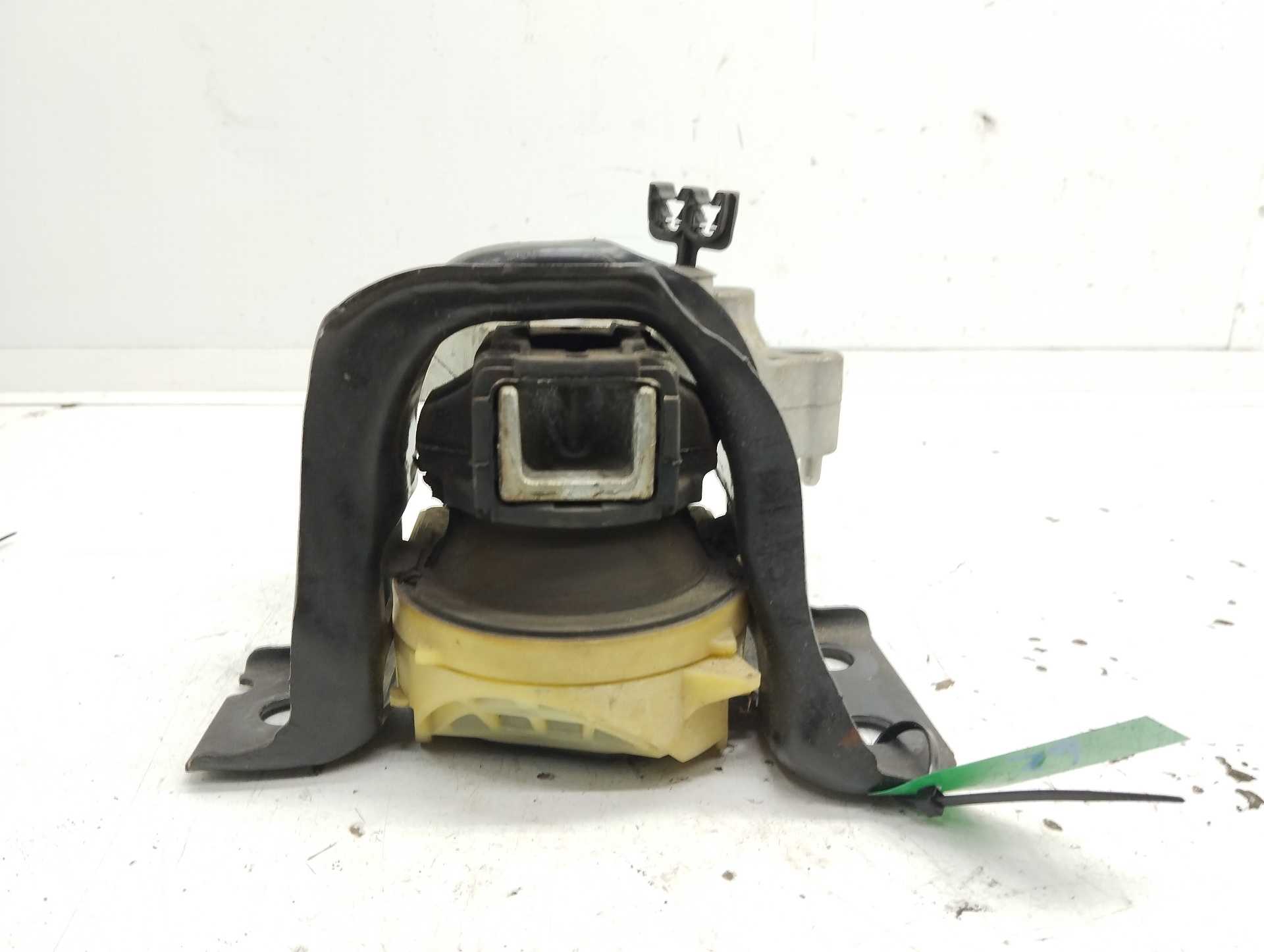 Recambio de soporte motor derecho para renault clio iv zen referencia OEM IAM 112103095R  