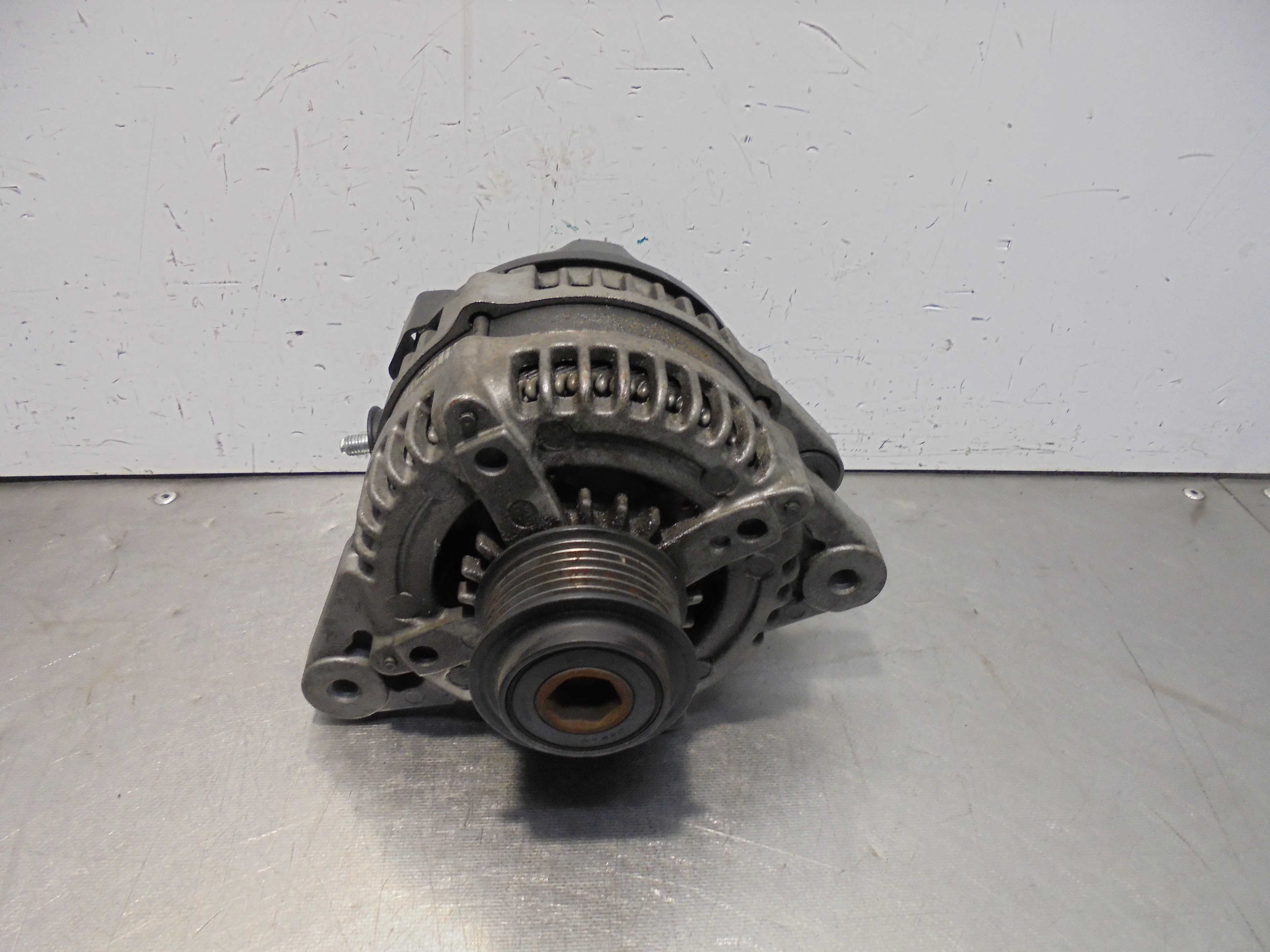 Recambio de alternador para kia sorento active 4wd referencia OEM IAM 373002F200 DENSO 