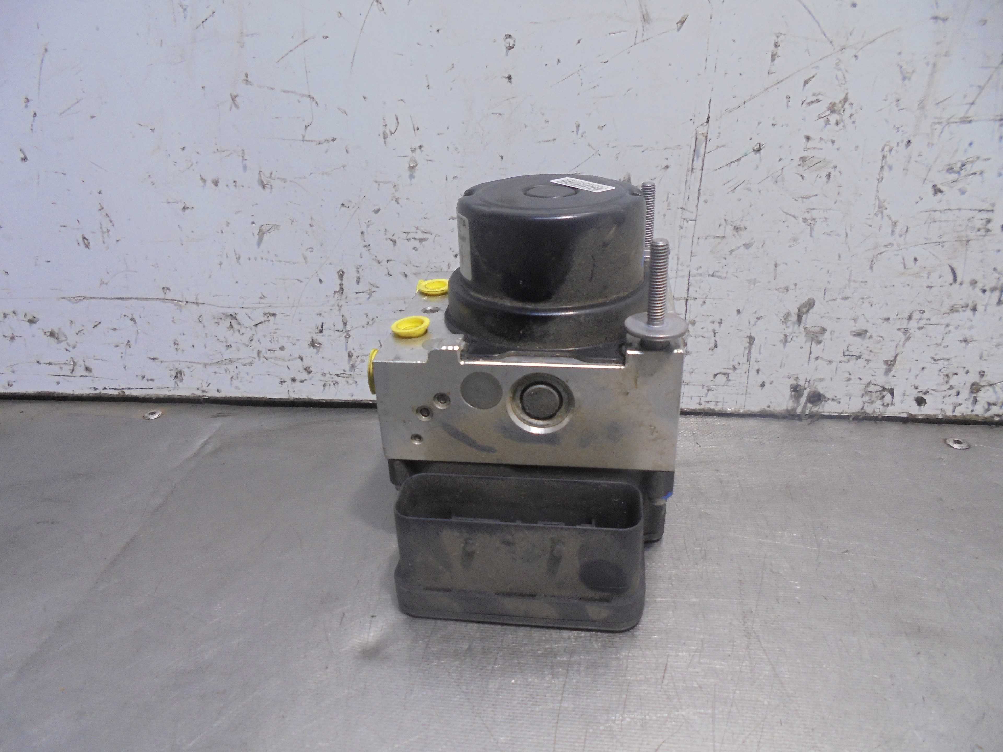 Recambio de abs para toyota yaris 1.3 16v cat referencia OEM IAM 445400D130  